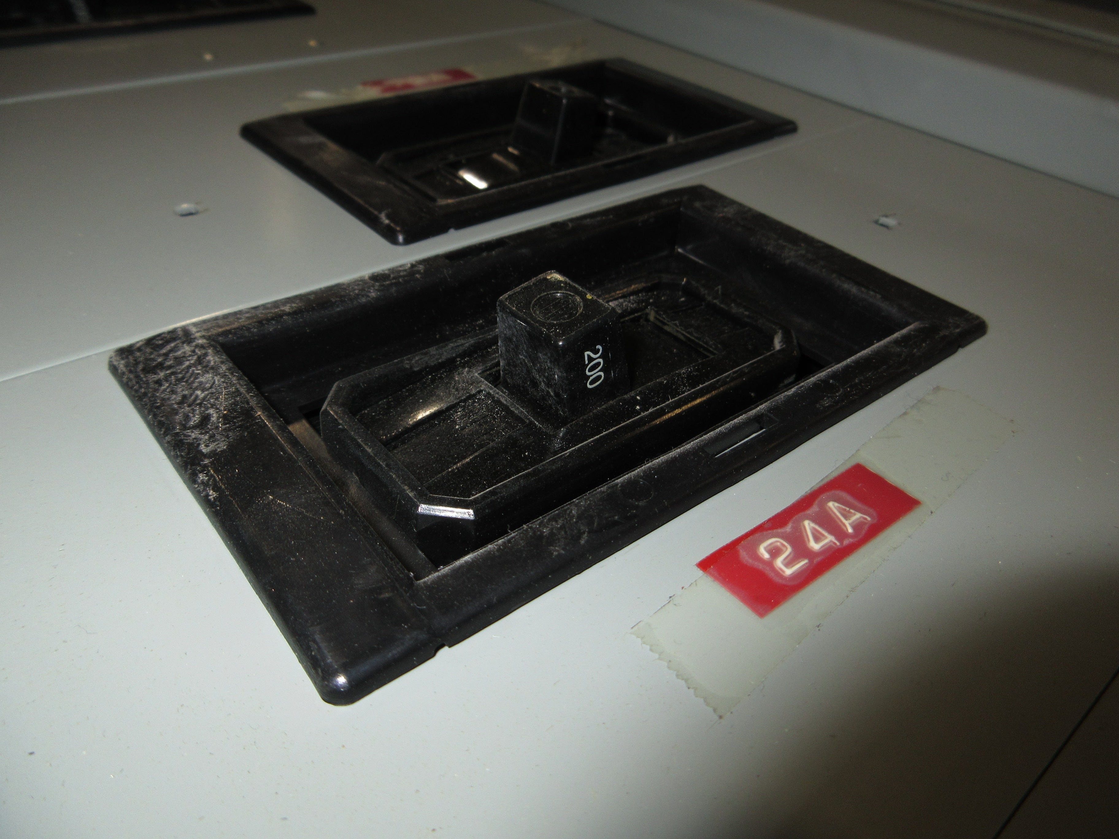 Siemens Main Lug Breaker Panel S3C18J2400CTS 400A Max 208Y/120V 3Ph 4W 12-Slot
