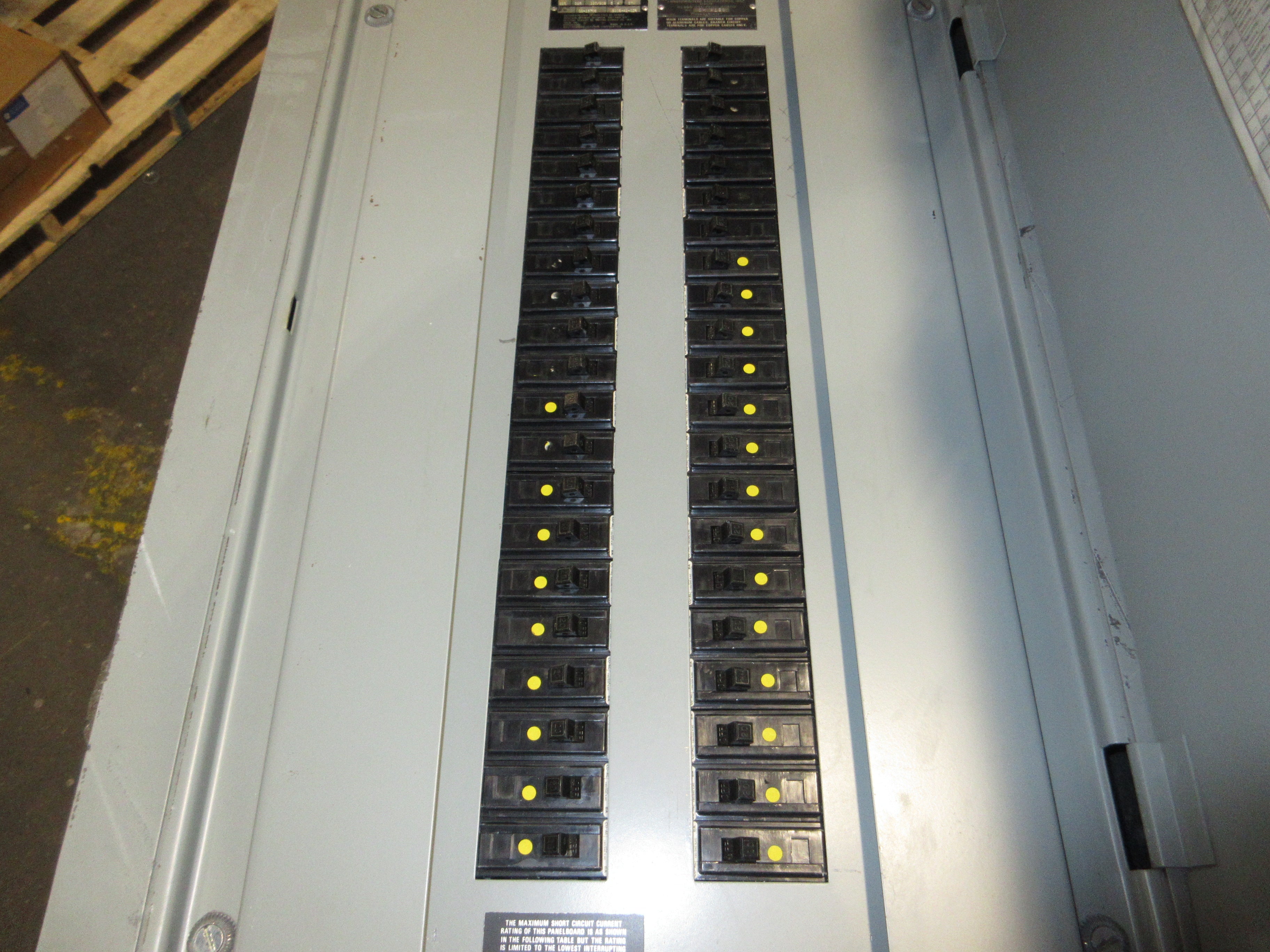 Westinghouse Main Lug Breaker Panel CG-15706 225A Max 120/208V 3Ph 4W 42-Slot