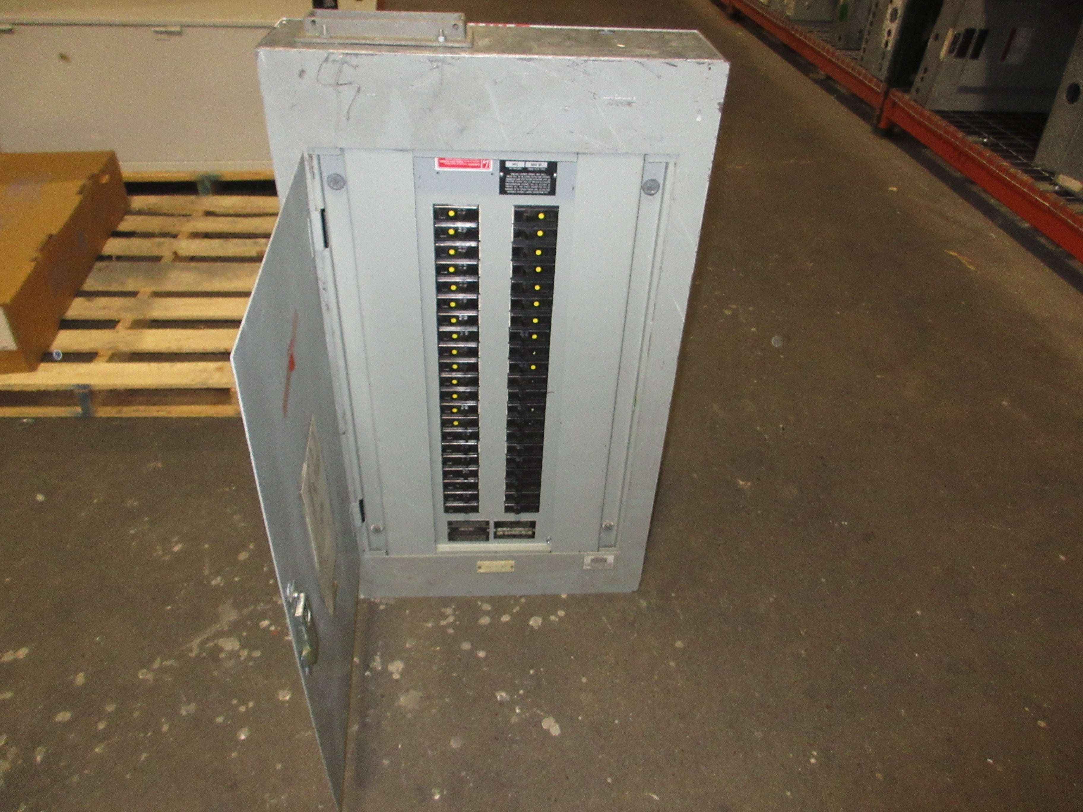 Westinghouse Main Lug Breaker Panel CG-15706 225A Max 120/208V 3Ph 4W 42-Slot