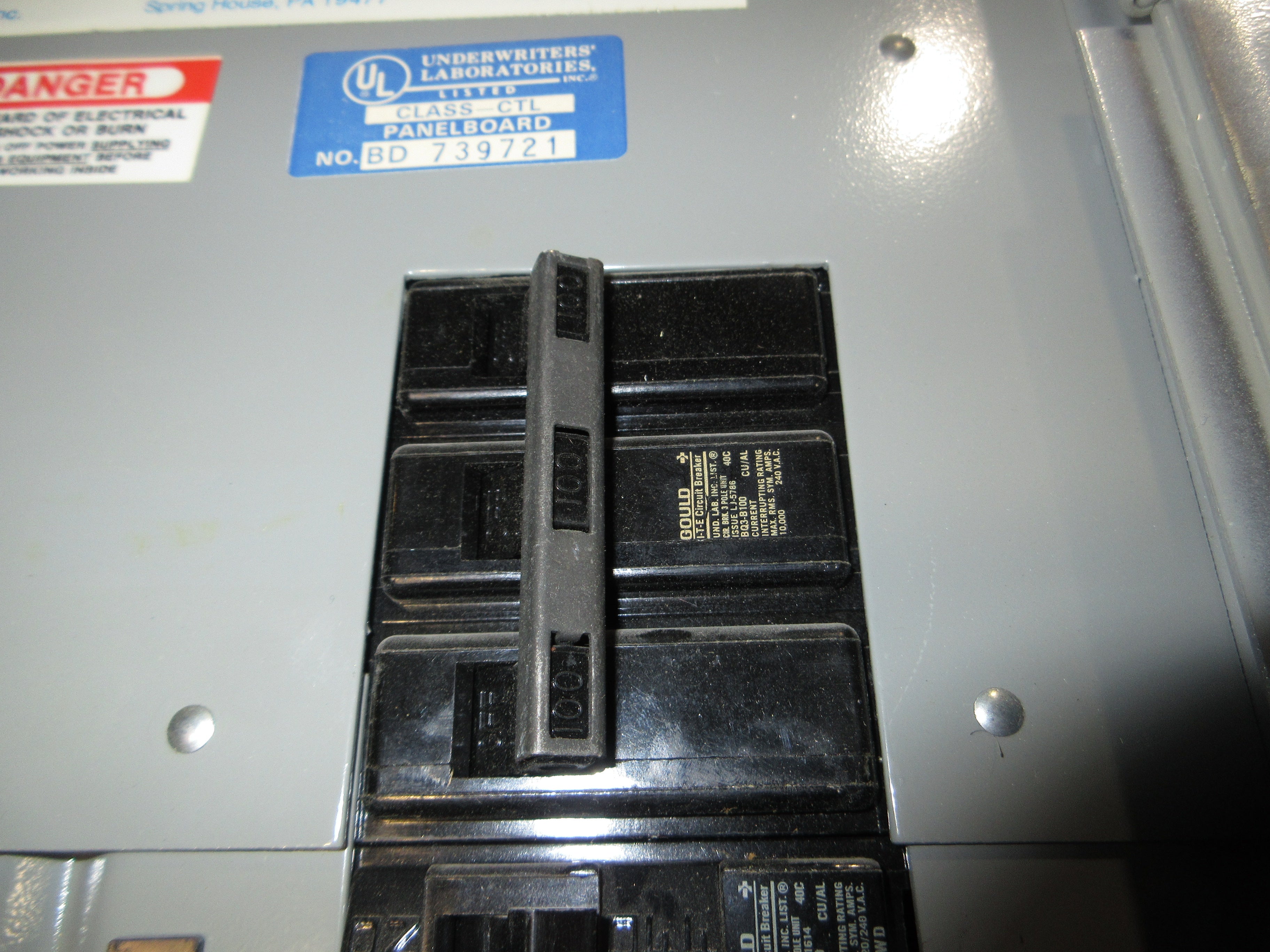 ITE Main Breaker Circuit Breaker Panel NLAB 100A Main 100A Max 120/208V 3Ph 4W