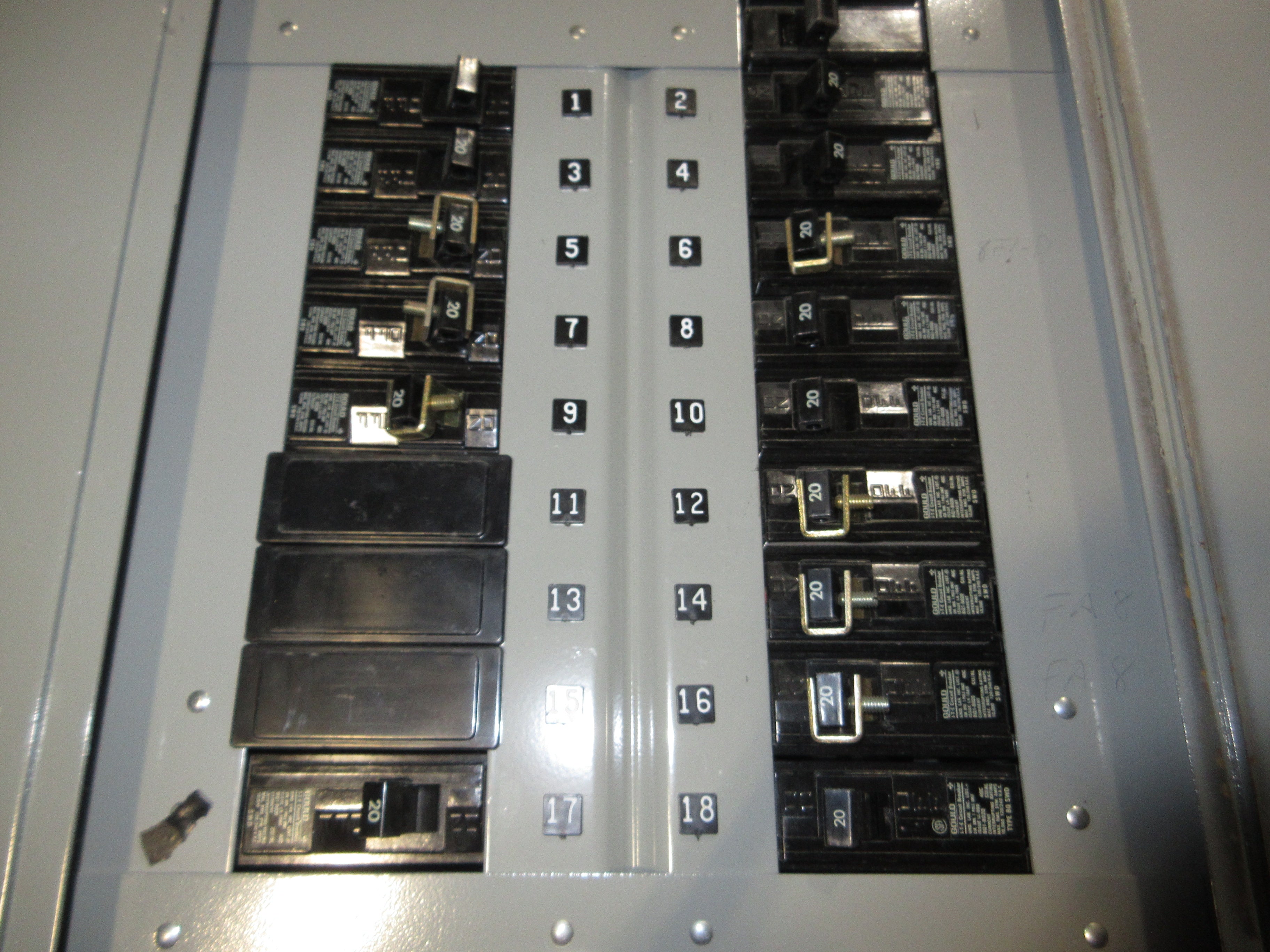 ITE Main Breaker Circuit Breaker Panel NLAB 100A Main 100A Max 120/208V 3Ph 4W