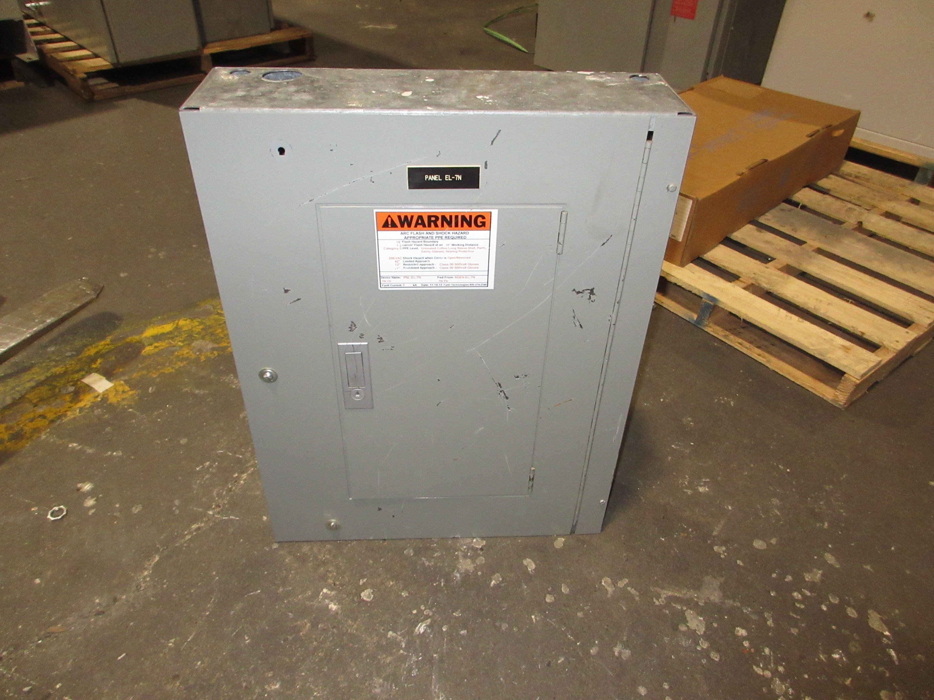 ITE Main Breaker Circuit Breaker Panel NLAB 100A Main 100A Max 120/208V 3Ph 4W