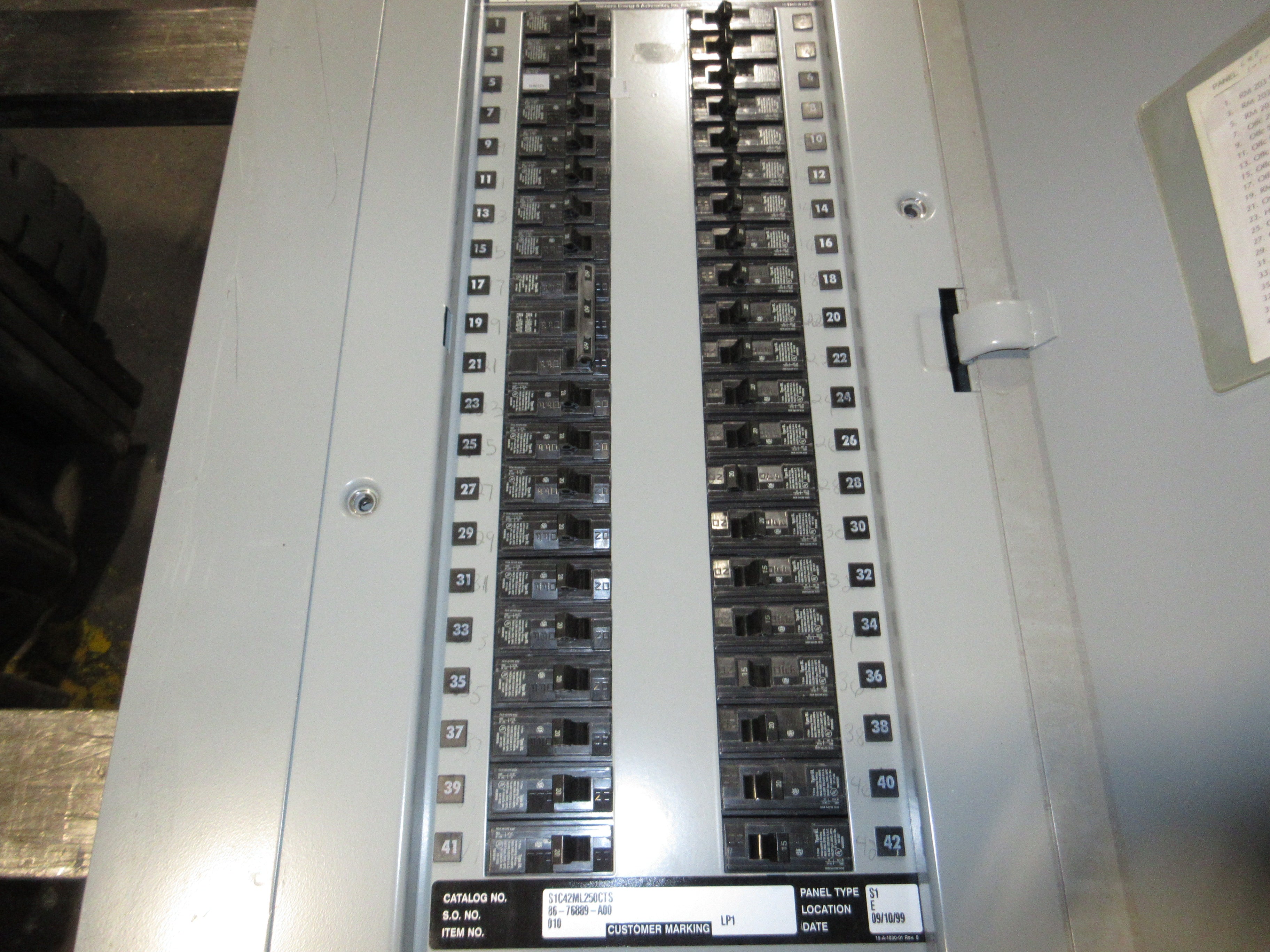 Siemens Main Lug Breaker Panel S1C42ML250CTS 250A Max 208Y/120V 3Ph 4W 42-Slot