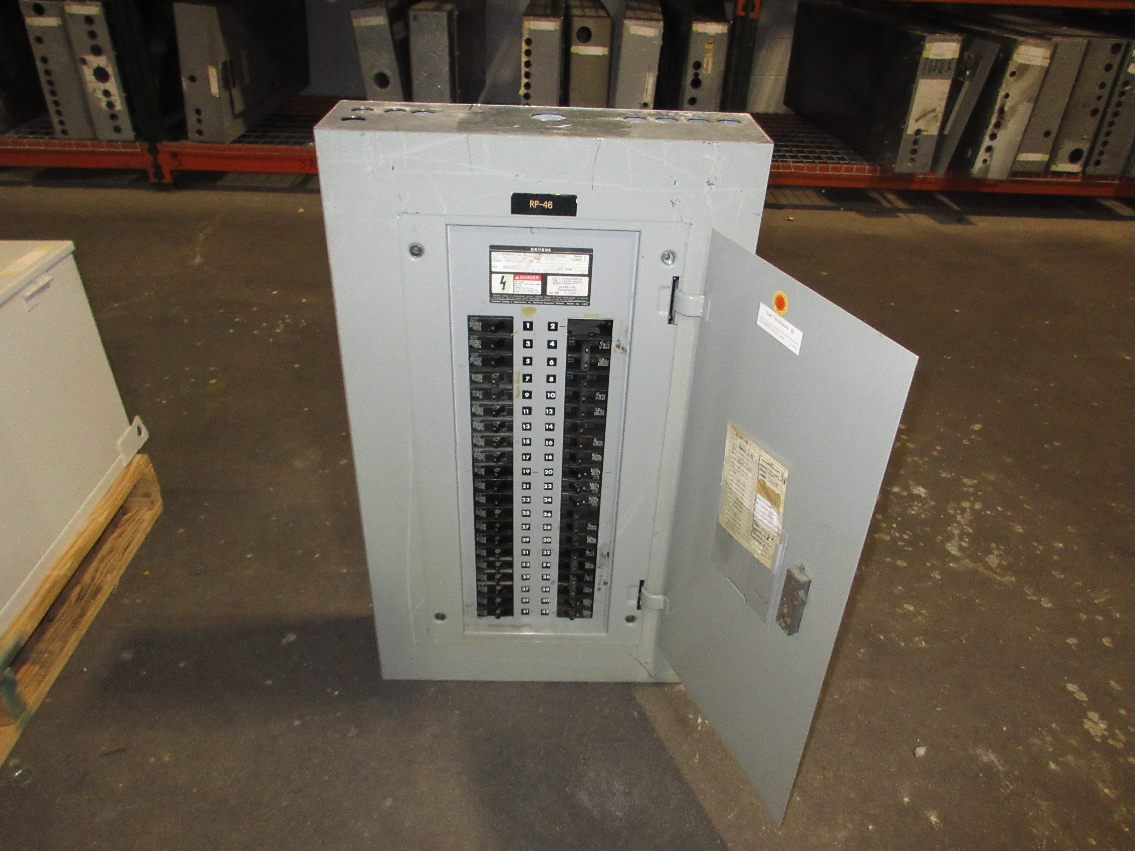 Siemens Main Lug Breaker Panel BG42ML4100STM 100A Max 208Y/120V 3Ph 4W 42-Slot