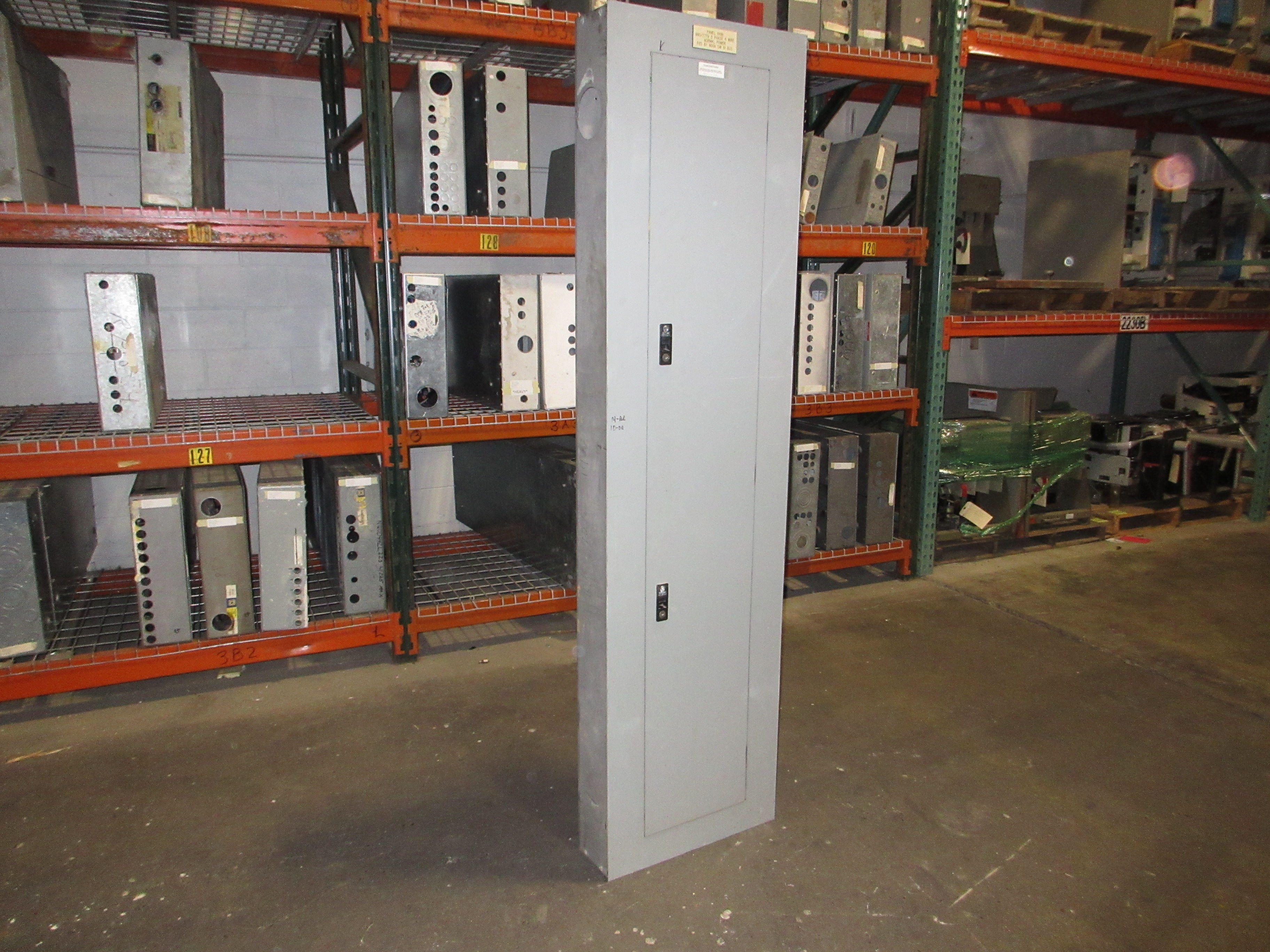 GE Main Breaker Circuit Breaker Panel AEF3424MTX AXE3S5 400A Max 480Y/277 Used