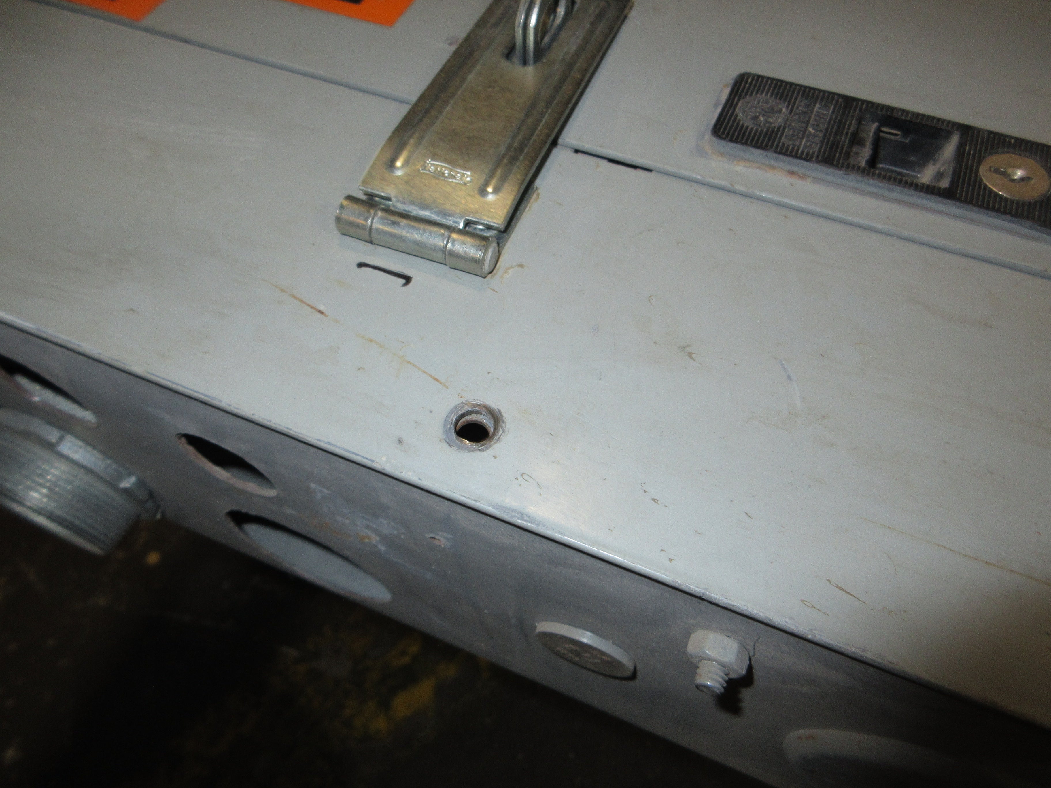 GE Main Breaker Circuit Breaker Panel 200A Main 208/120V 42-Slot Used