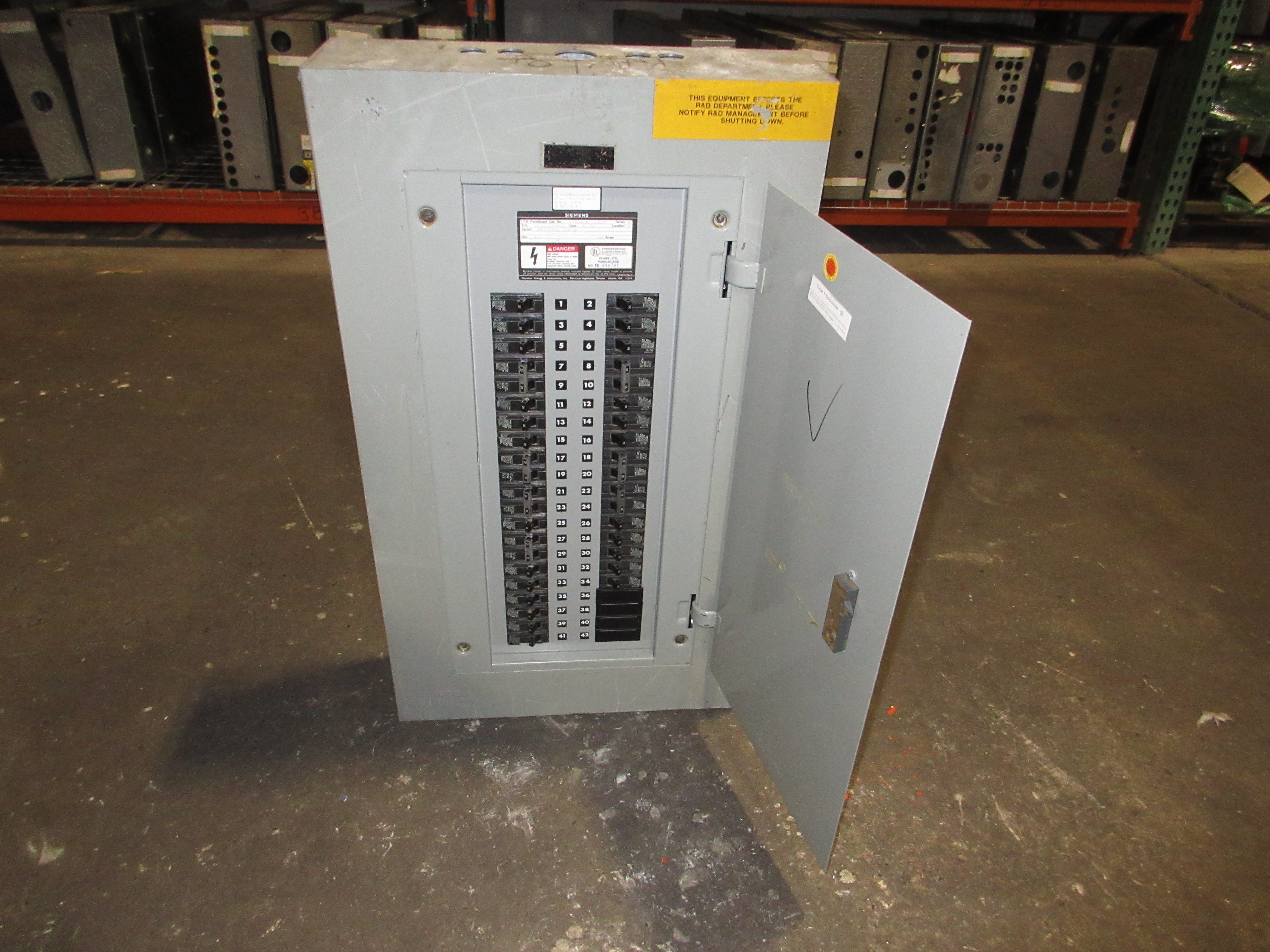 Siemens Main Lug Breaker Panel BG42ML4100STM 100A Max 208Y/120V 3Ph 4W 42-Slot