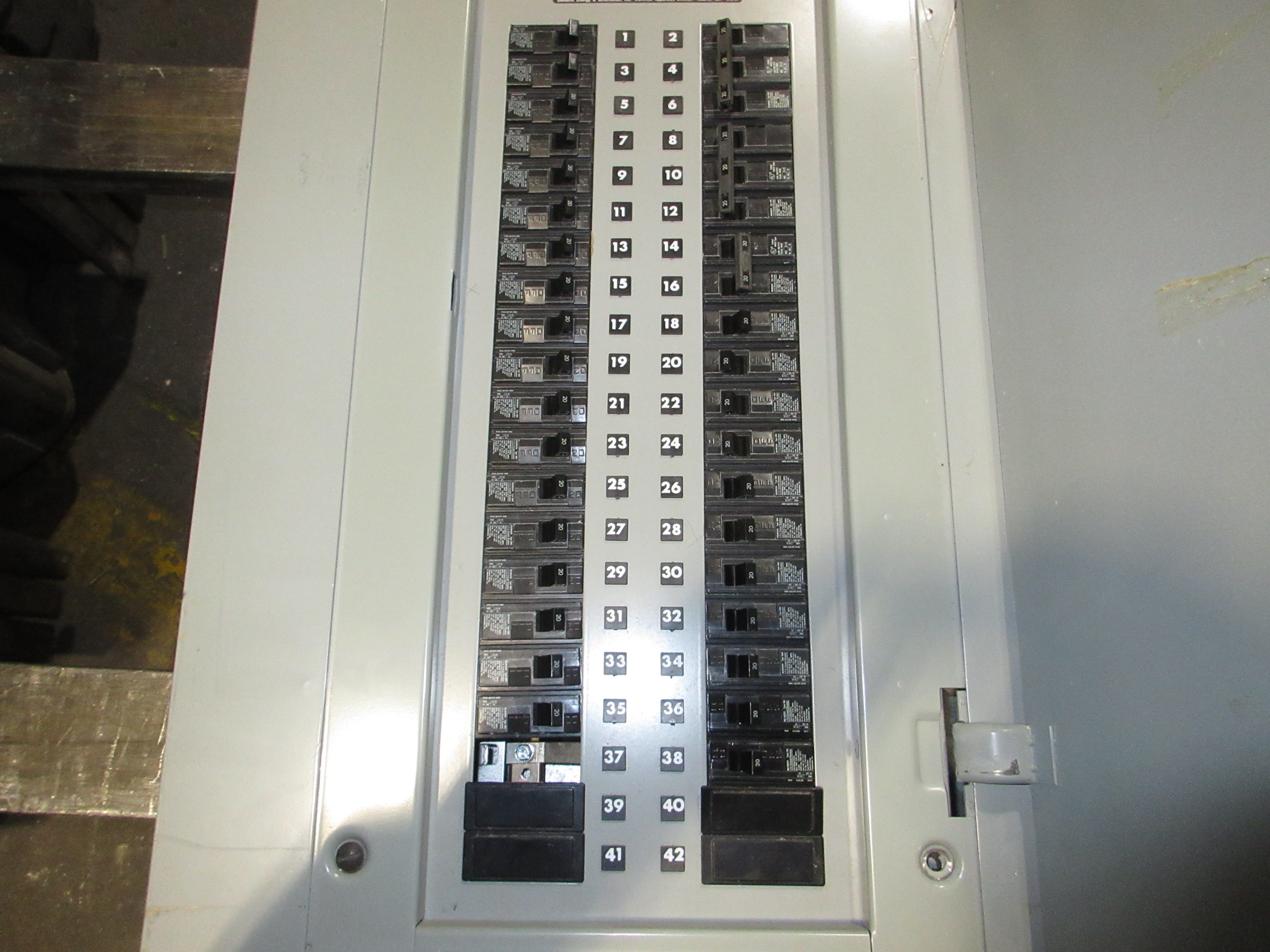 Siemens Main Lug Breaker Panel BG42ML4100STM 100A Max 208Y/120V 3Ph 4W Used