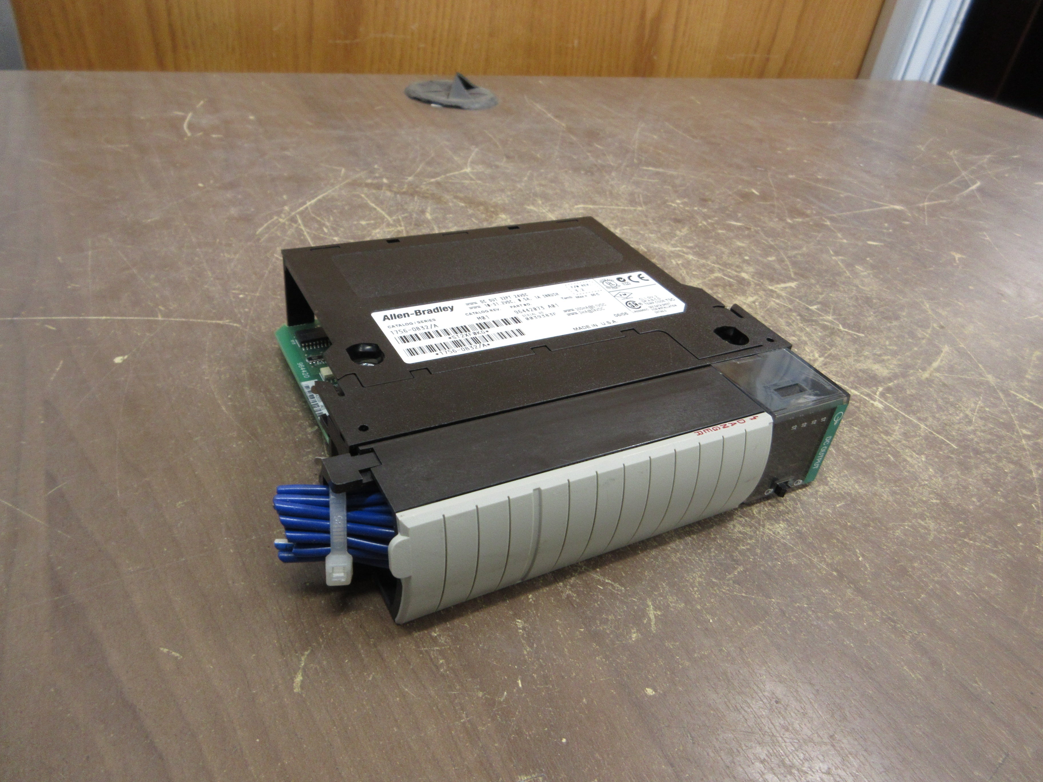 Allen-Bradley DC Output Module 1756-OB32 Ser. A Rev. M01 F/W Rev. 3.2 32PT 24VDC
