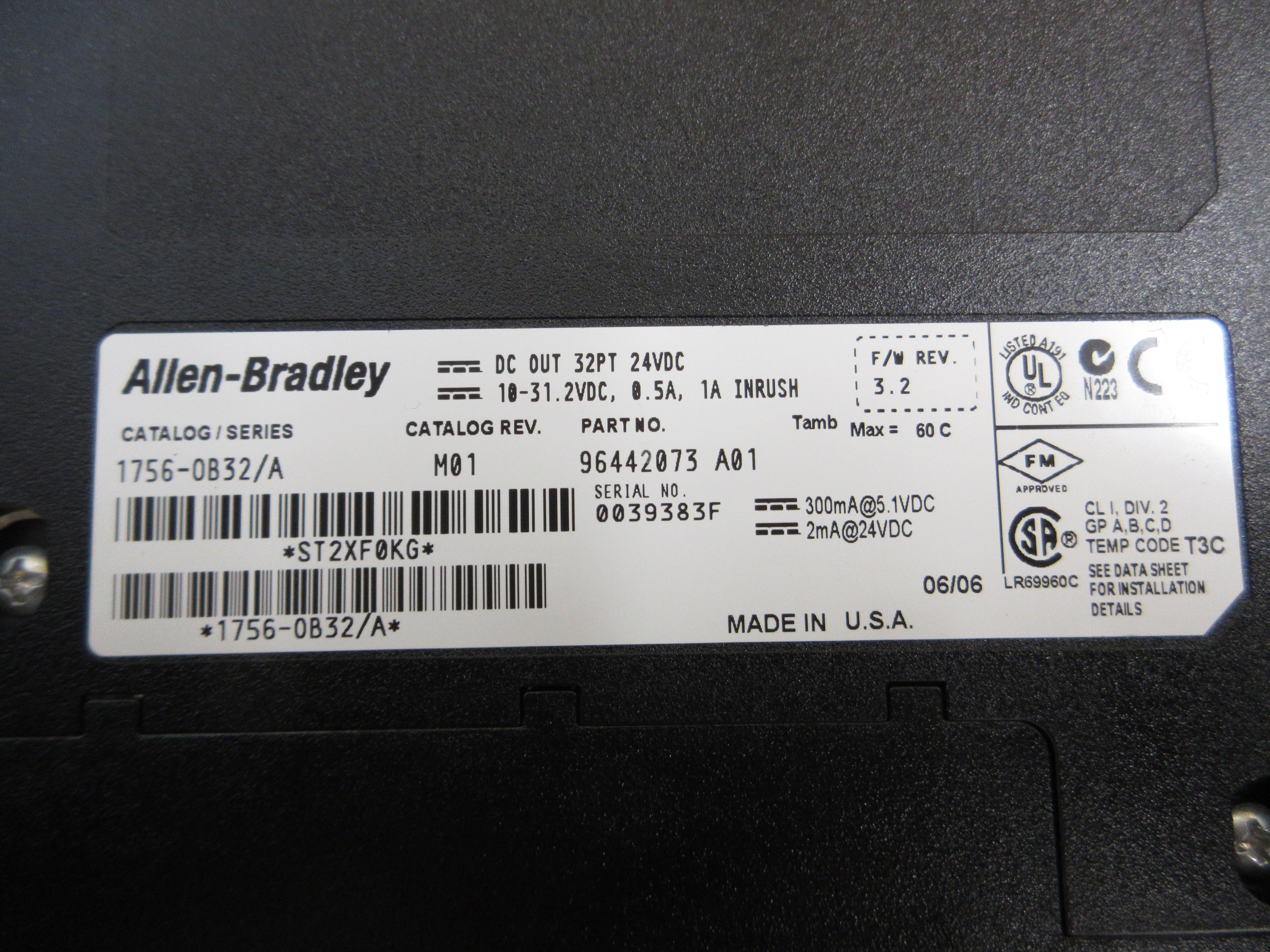 Allen-Bradley DC Output Module 1756-OB32 Ser. A Rev. M01 F/W Rev. 3.2 32PT 24VDC