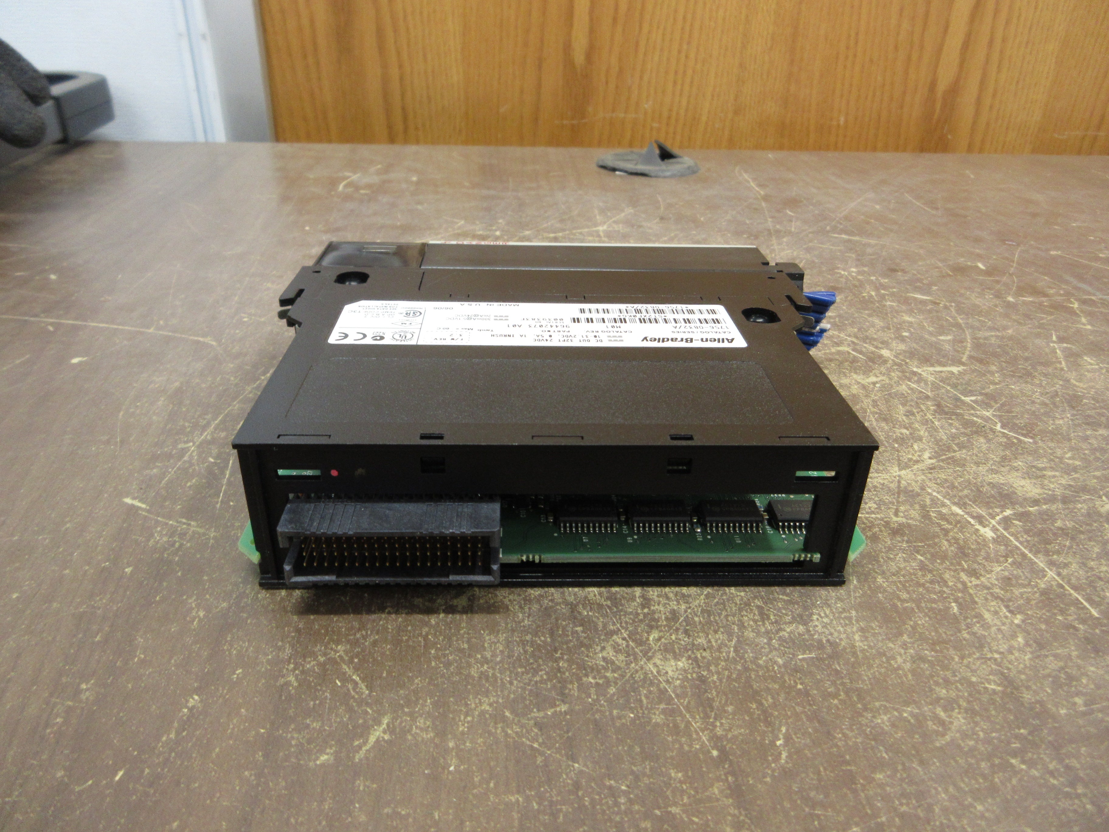 Allen-Bradley DC Output Module 1756-OB32 Ser. A Rev. M01 F/W Rev. 3.2 32PT 24VDC