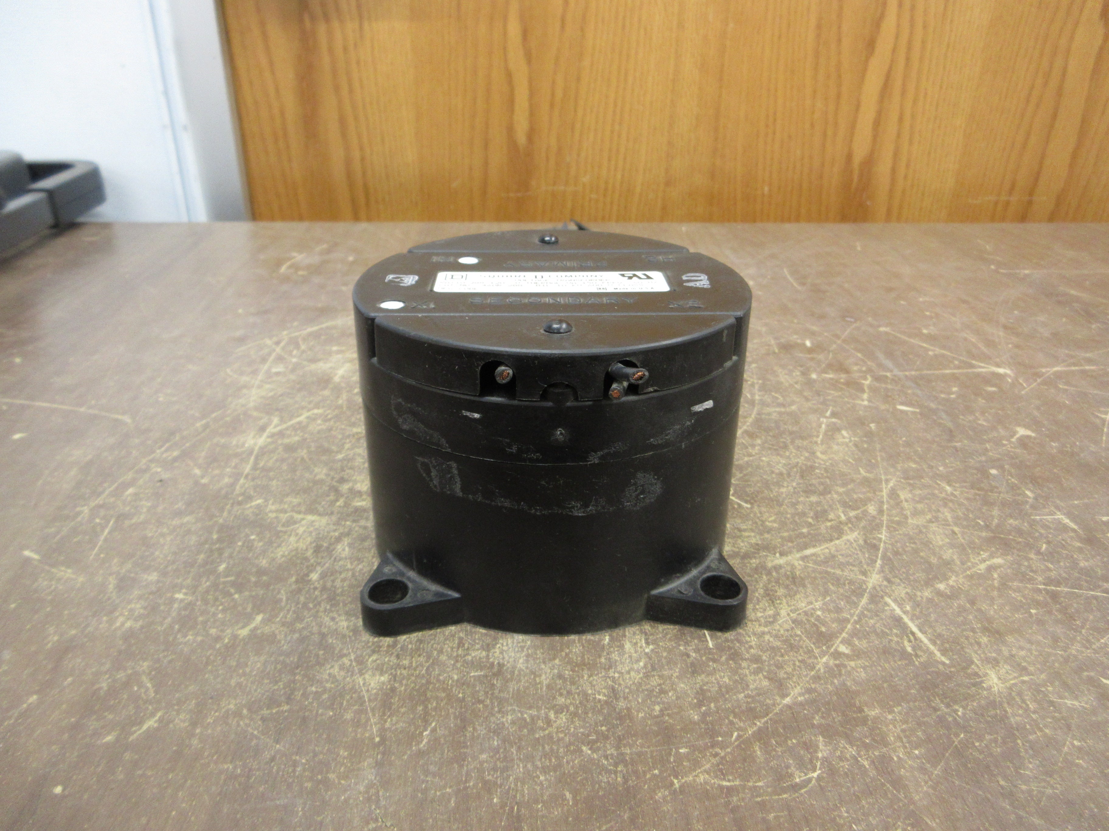 Square D Voltage Transformer 460R-288 Ratio 288:120V 60Hz 10kV BIL Used