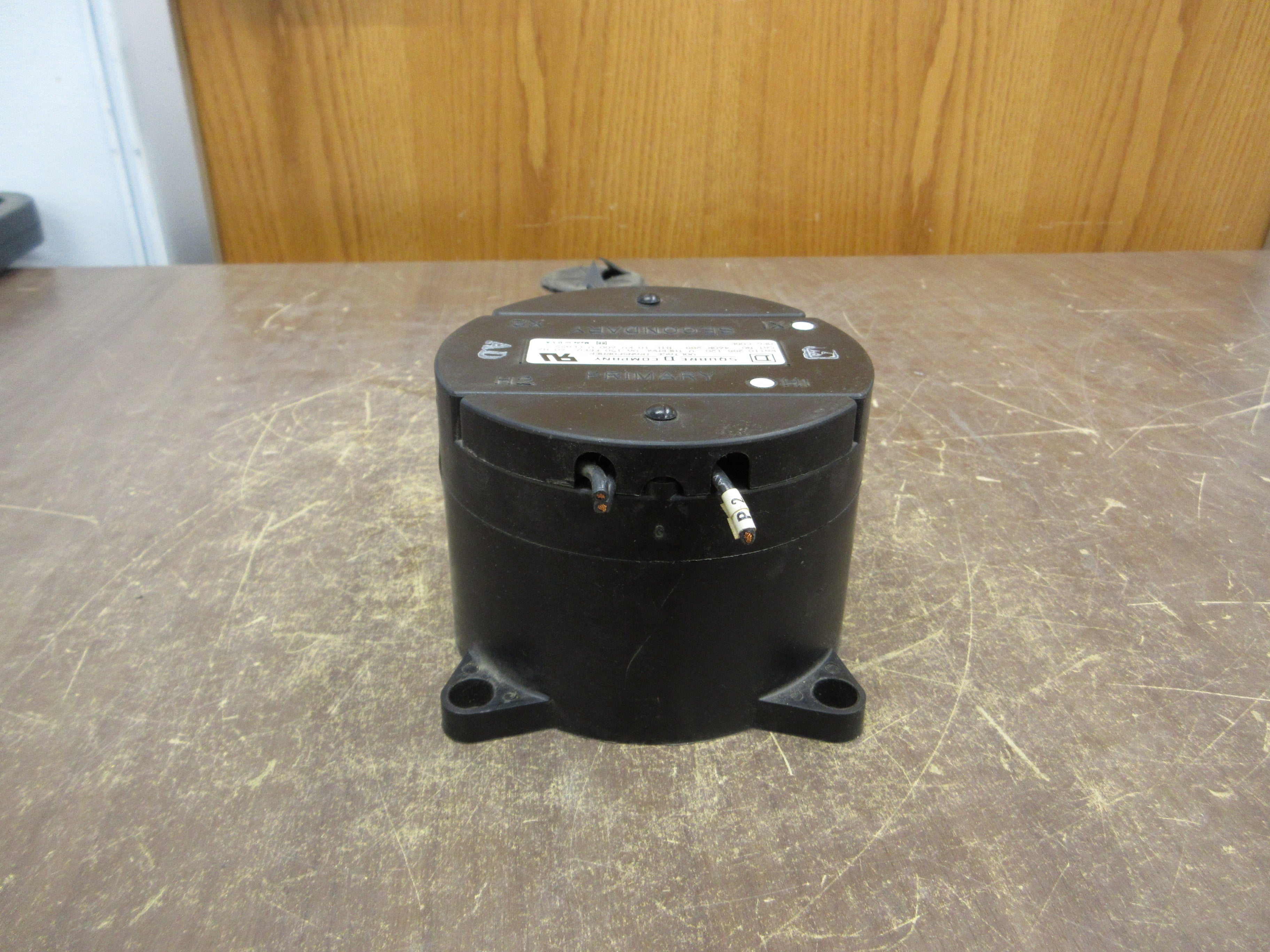 Square D Voltage Transformer 460R-288 Ratio 288:120V 60Hz 10kV BIL Used