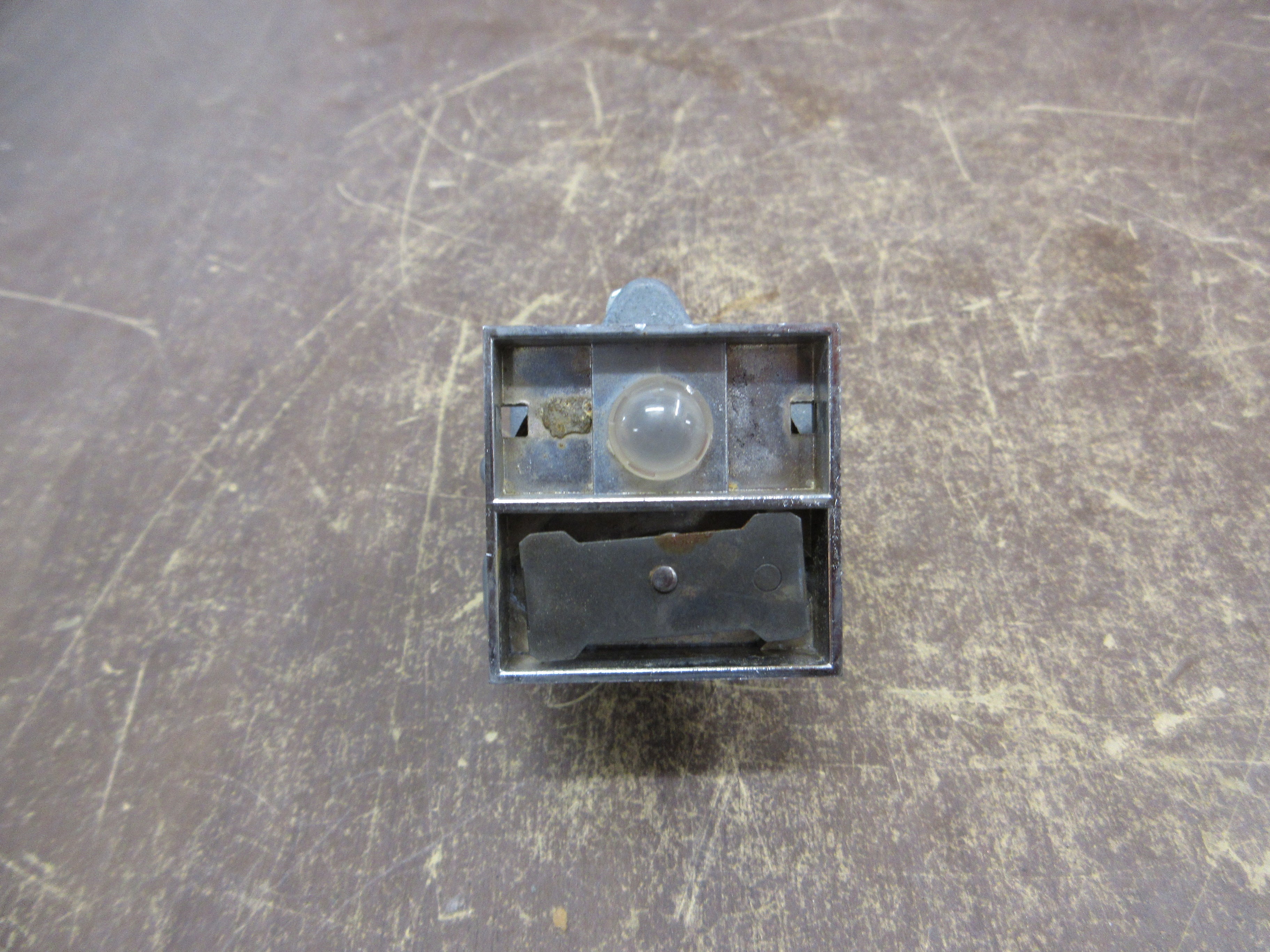 Cutler-Hammer Compact Pushbutton Operator E30DX3 18/24V w/ Indicator Light