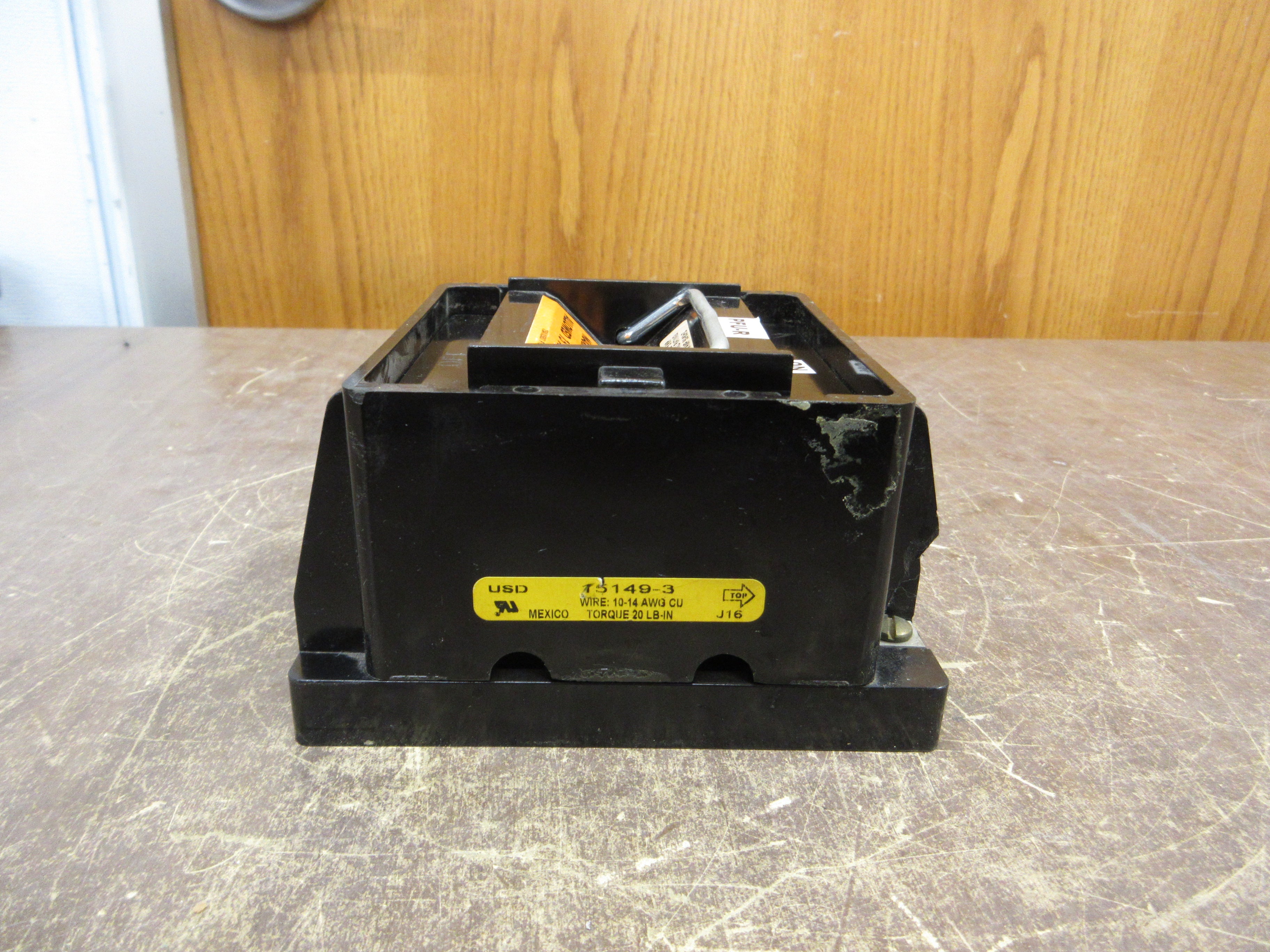 USD Fuse Pullout Switch 15149-3 30A 600V 2P (2) 6A Fuses *Chipped Corner* Used