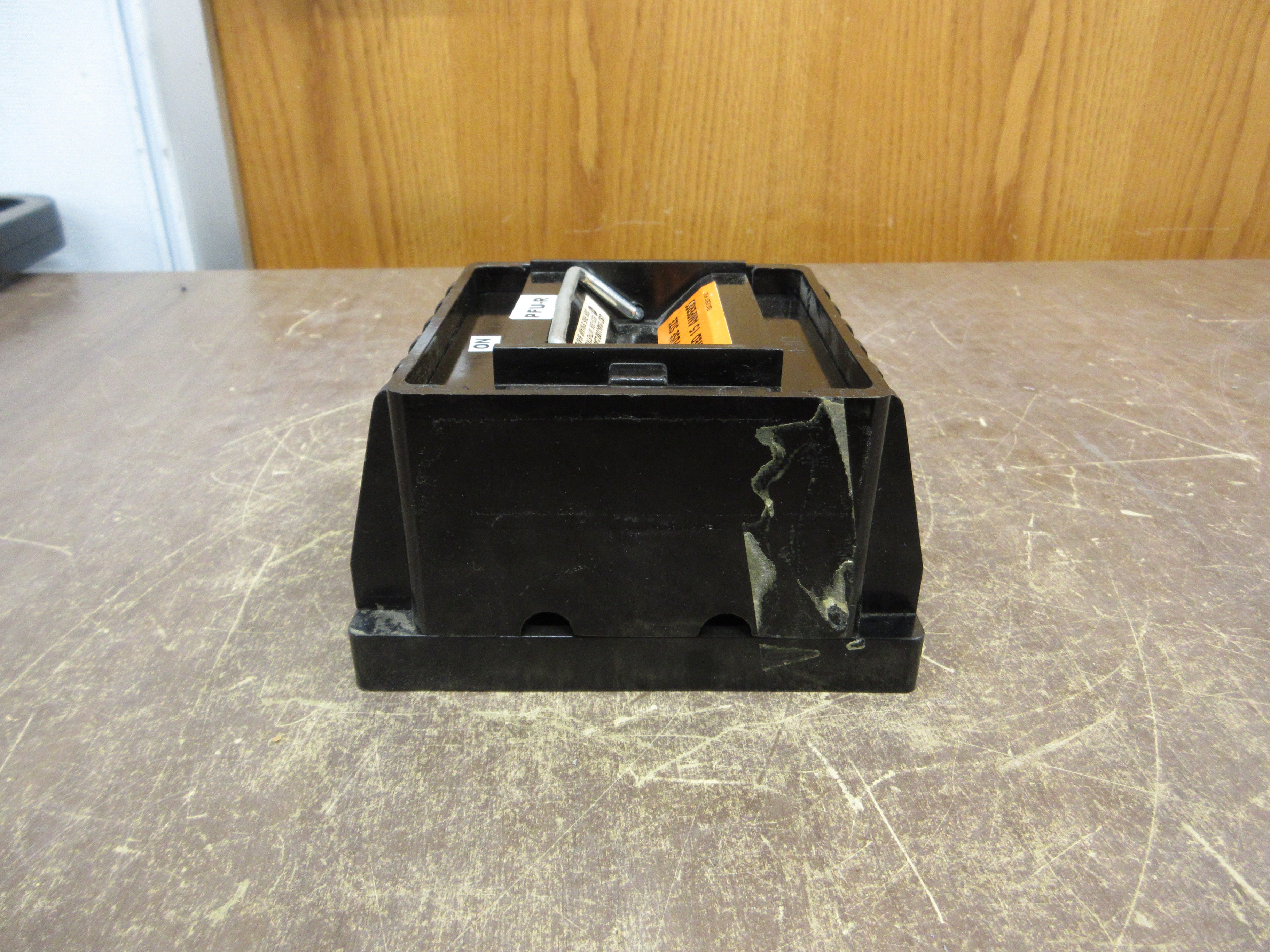 USD Fuse Pullout Switch 15149-3 30A 600V 2P (2) 6A Fuses *Chipped Corner* Used