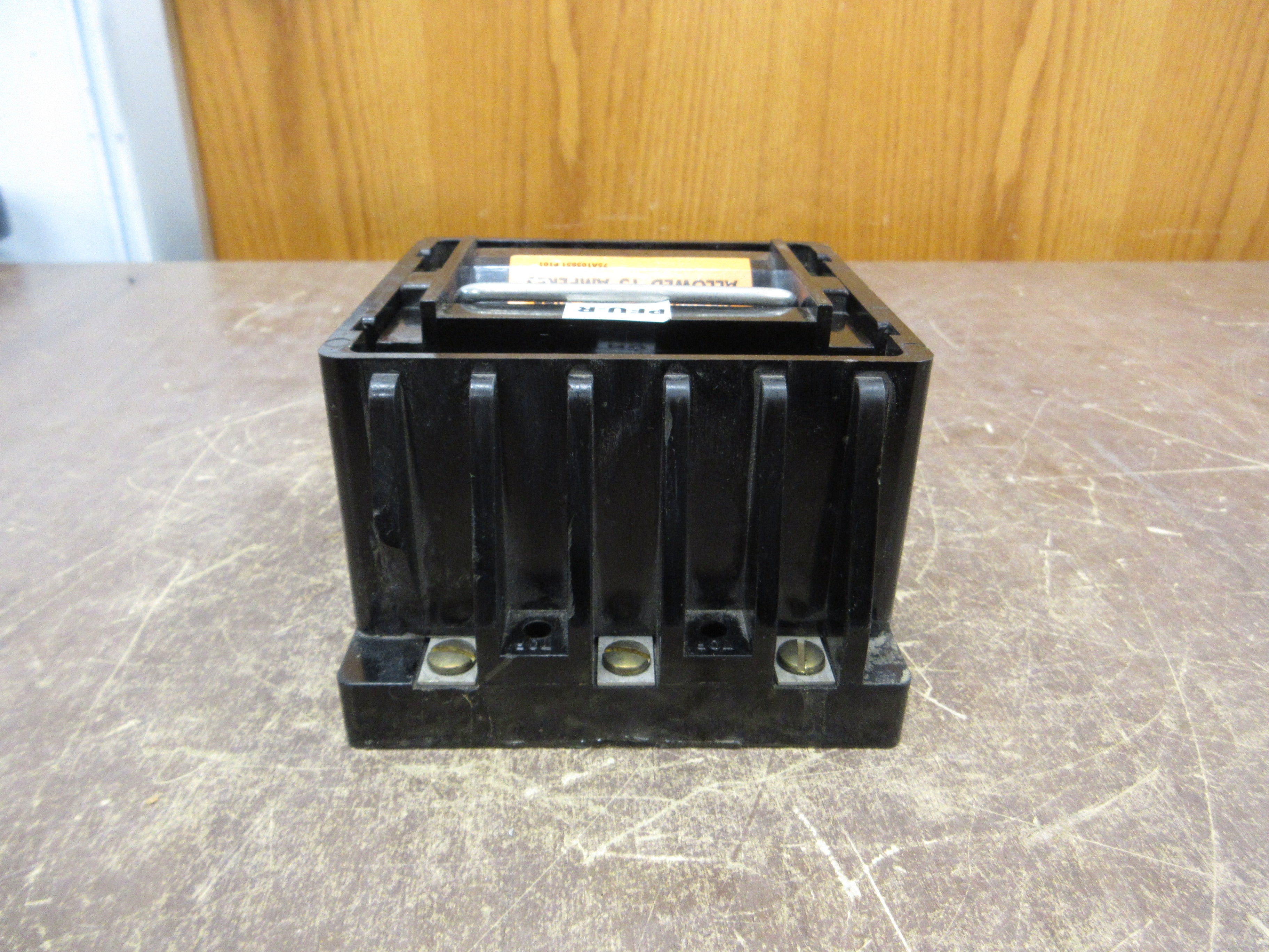 USD Fuse Pullout Switch 15149-3 30A 600V 2P (2) 6A Fuses *Chipped Corner* Used