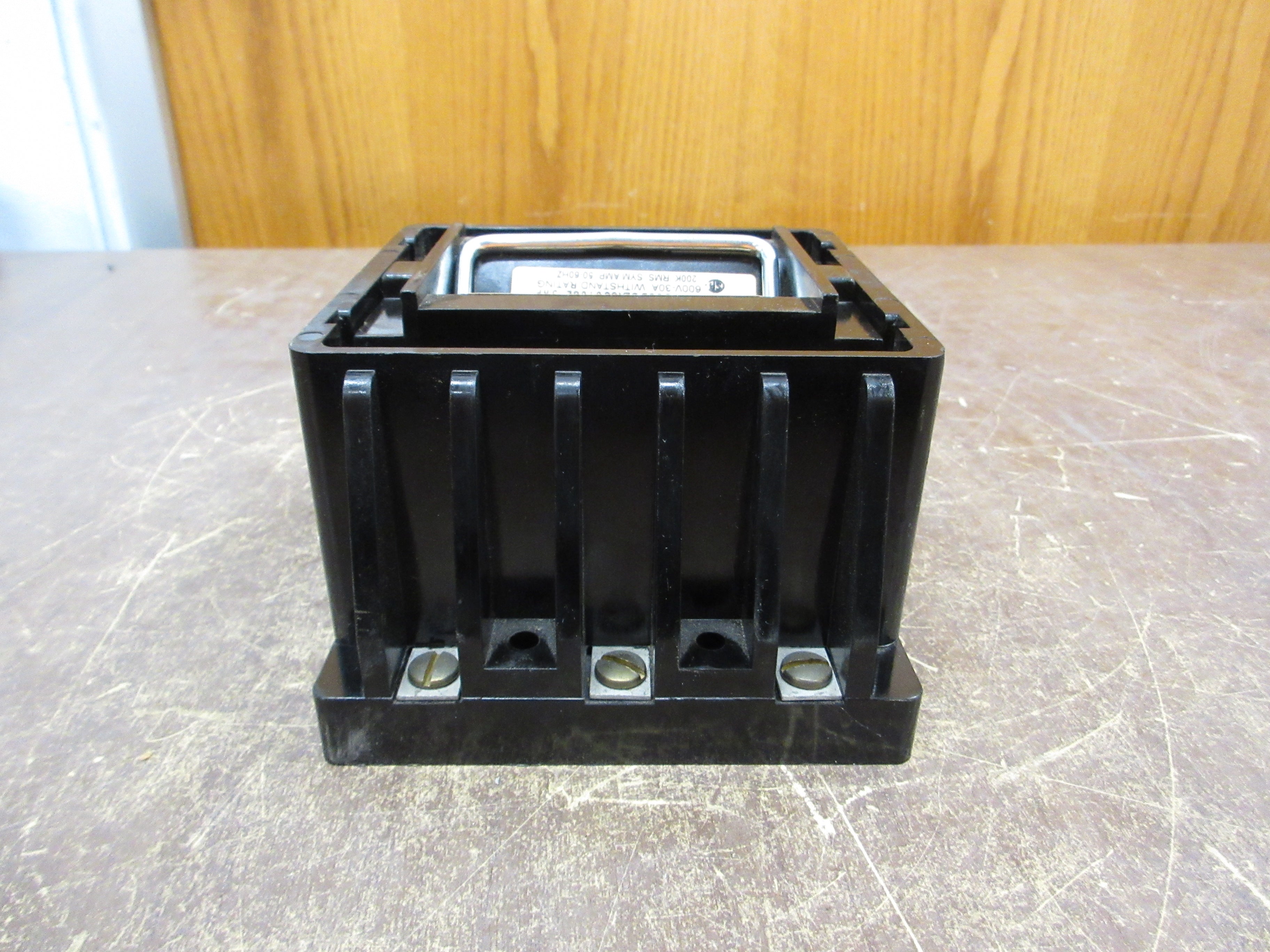 USD Fuse Pullout Switch 15149-3 30A 600V 2P (2) 6A Fuses *Chipped Corner* Used