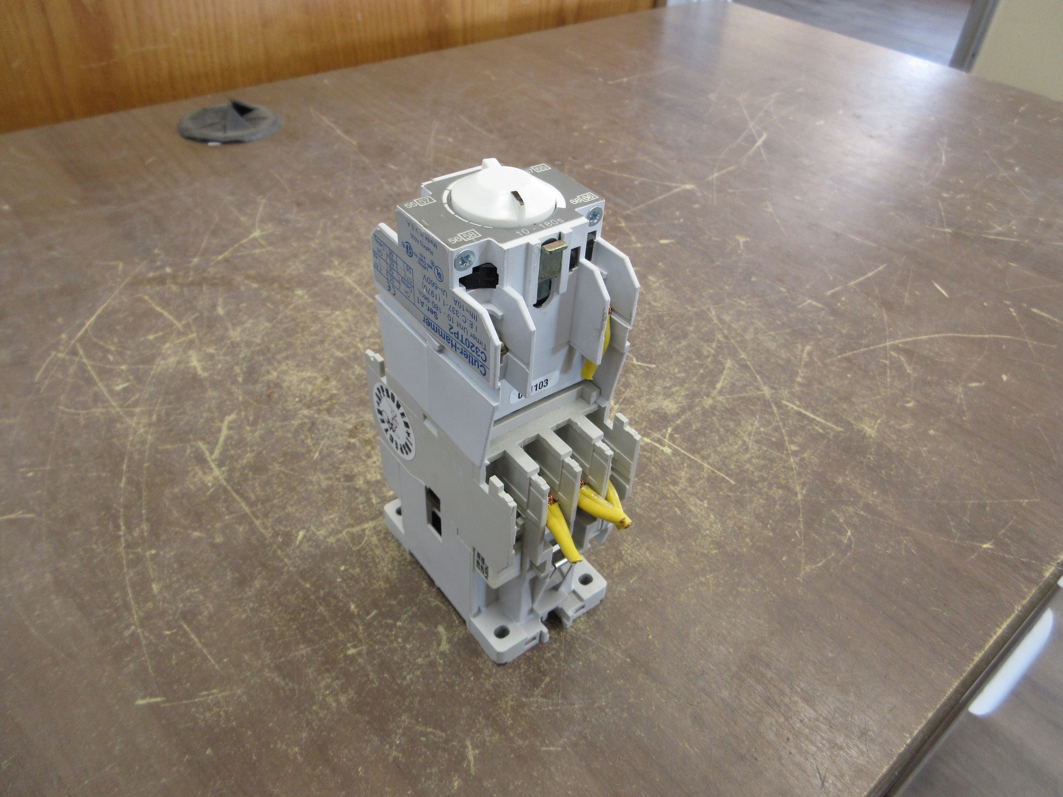 Cutler-Hammer Timing Relay C320TP2 Ser. A1 120V Coil Range: 10-180 Sec Used