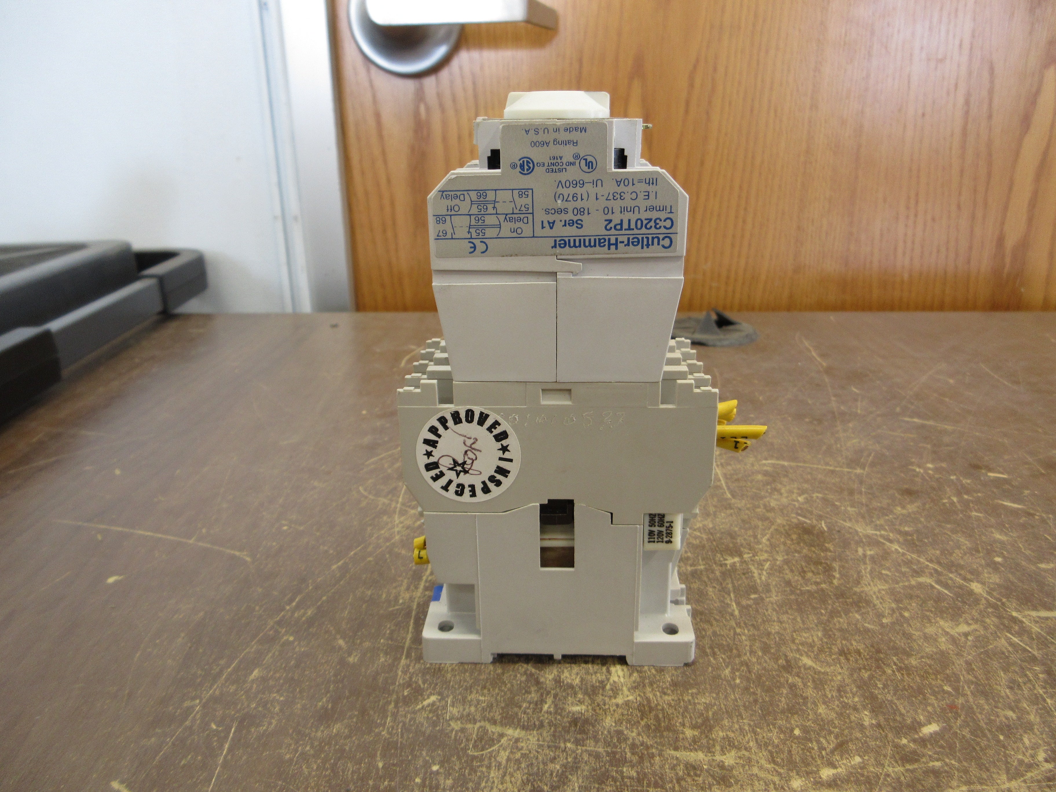 Cutler-Hammer Timing Relay C320TP2 Ser. A1 120V Coil Range: 10-180 Sec Used