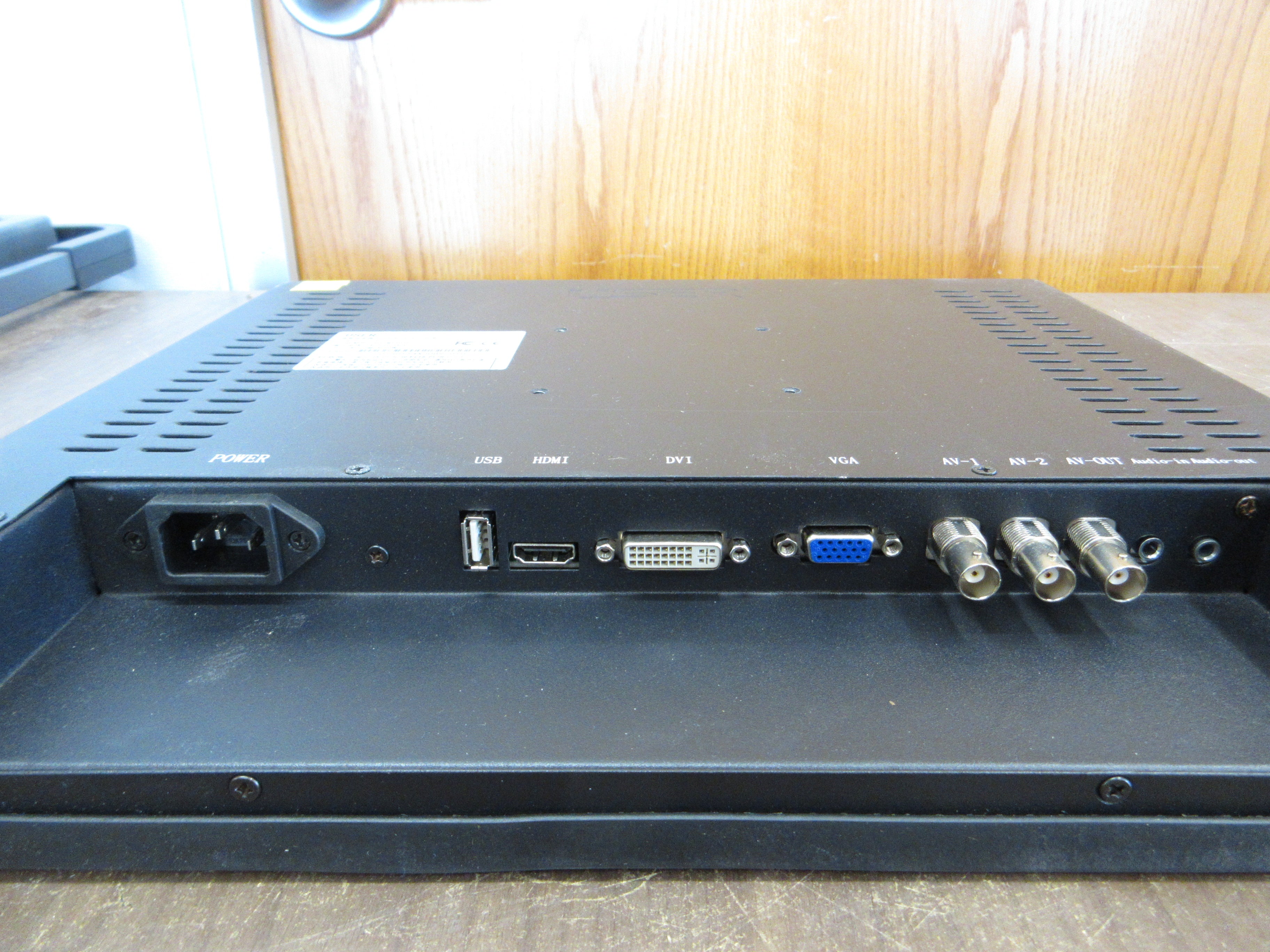 User CCTV LCD Monitor US-M1901P 19" 100-240VAC *No Power Cord* Used