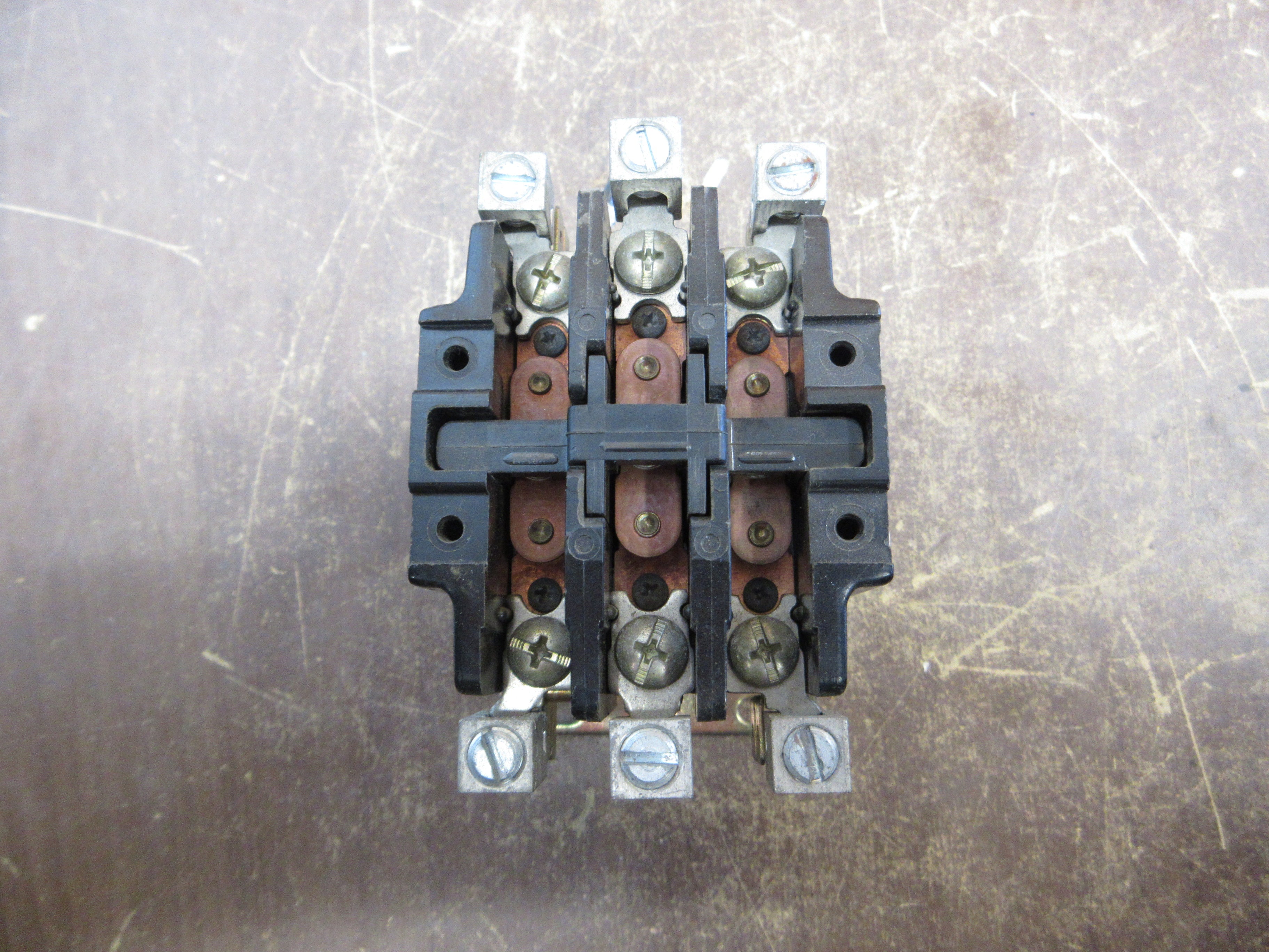 Furnas Definite Purpose Contactor 42CE35AFGC139 Ser. B 120V Coil 40A 600V Used