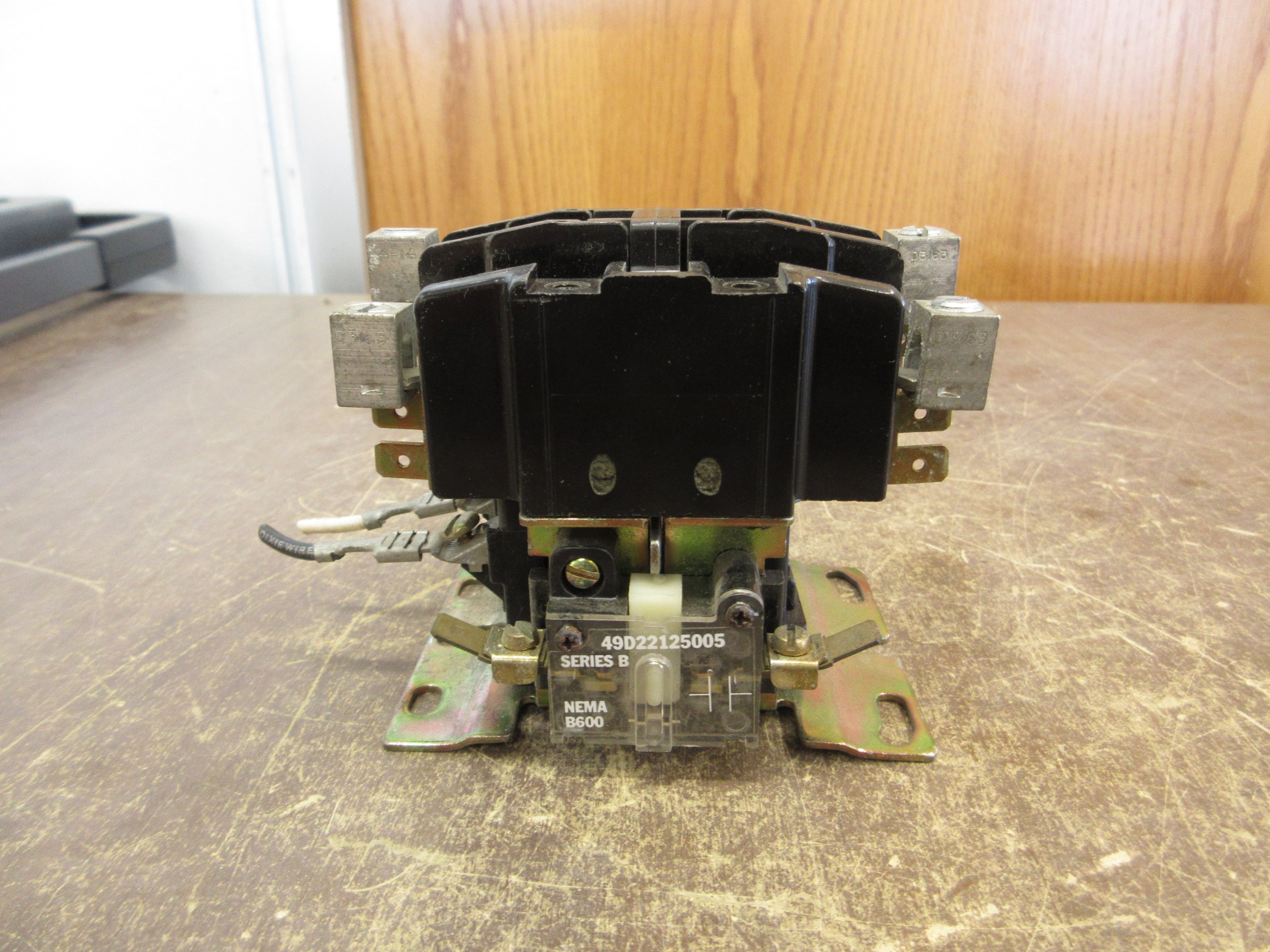 Furnas Definite Purpose Contactor 42CE35AFGC139 Ser. B 120V Coil 40A 600V Used