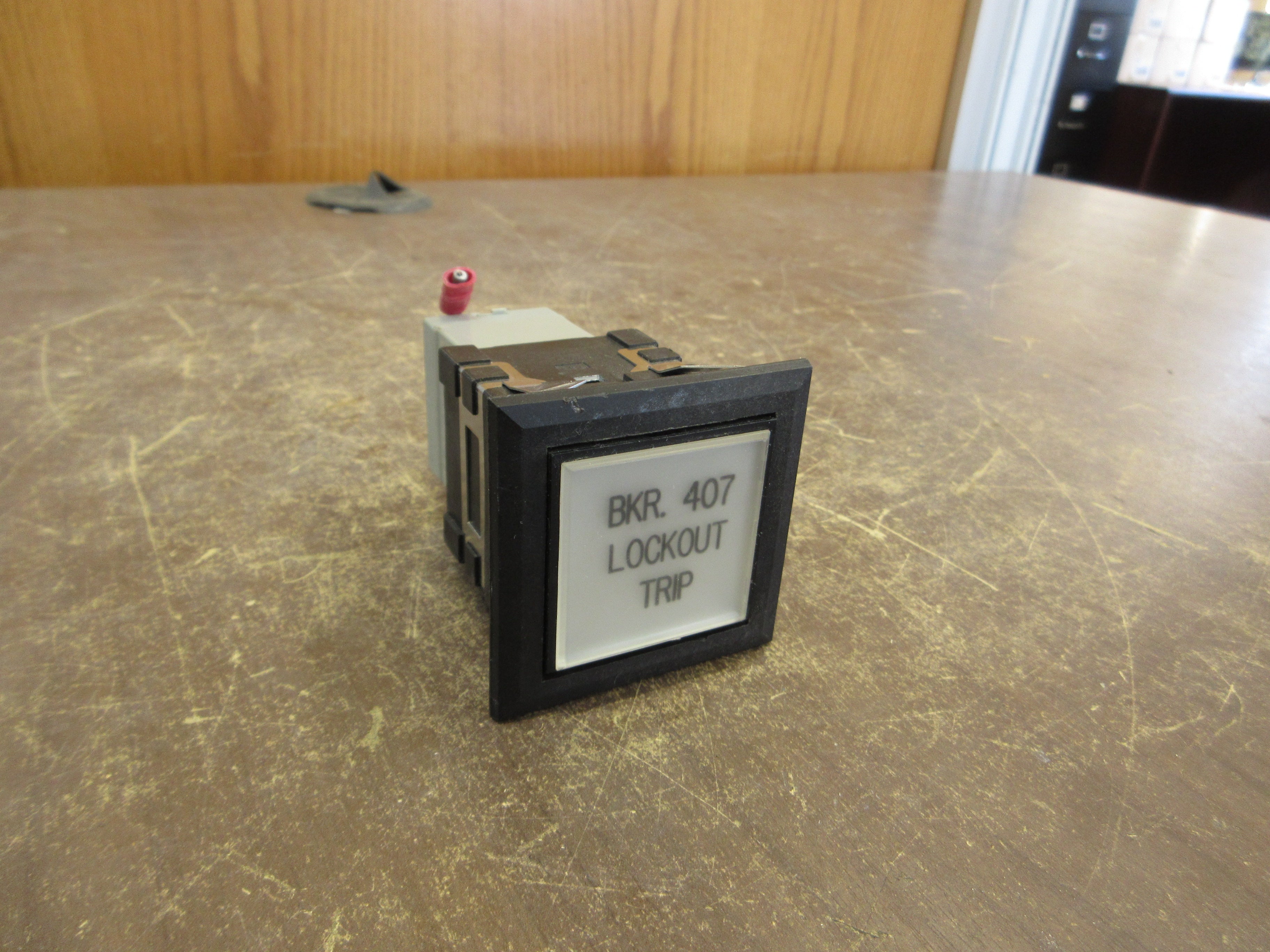 Idec Annunciator SLC40N-0101-DHT2FB Size: 1X1 Used