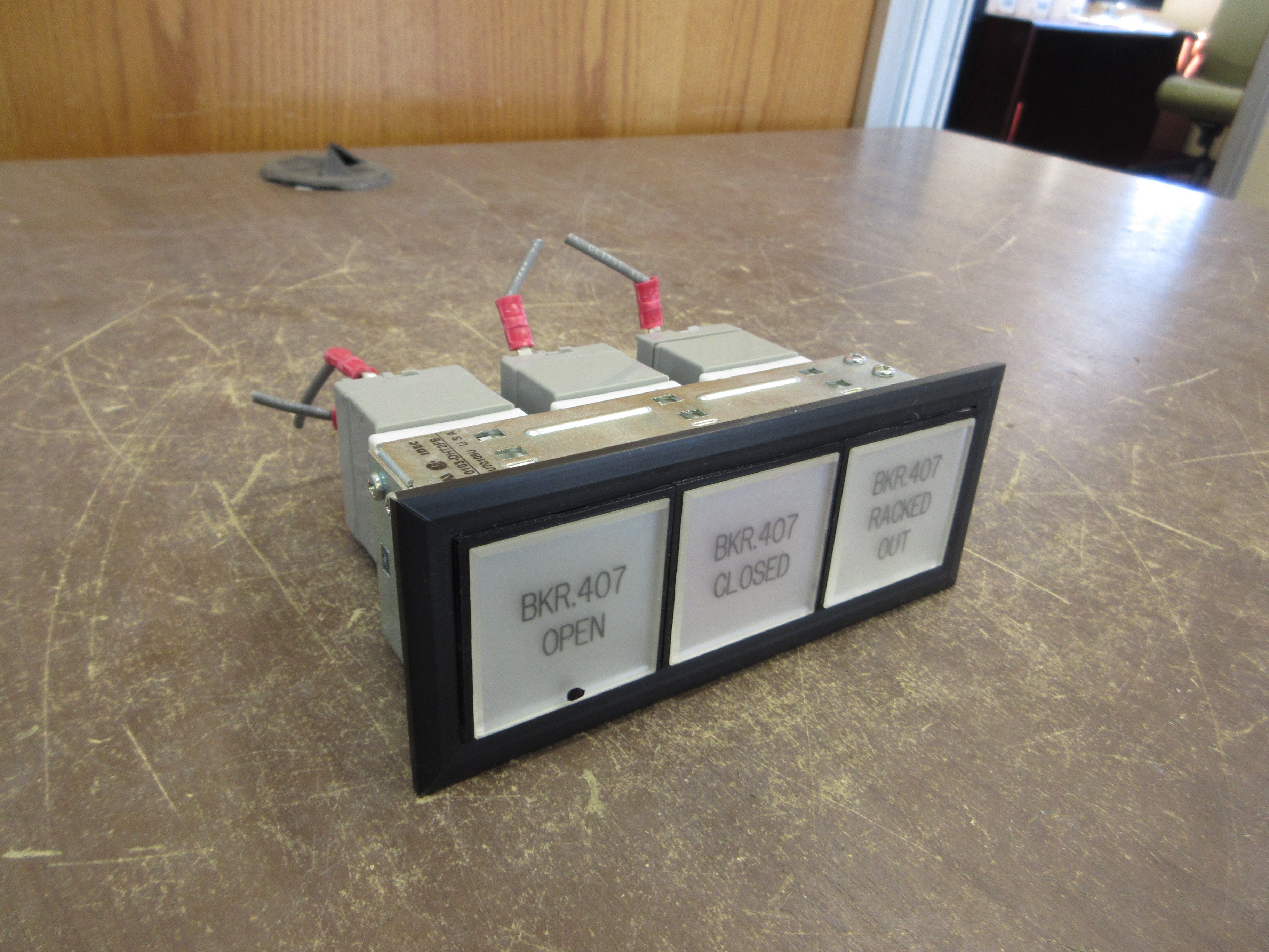 Idec Annunciator SLC40N-0103-DHT2FB Size: 3x1 Used