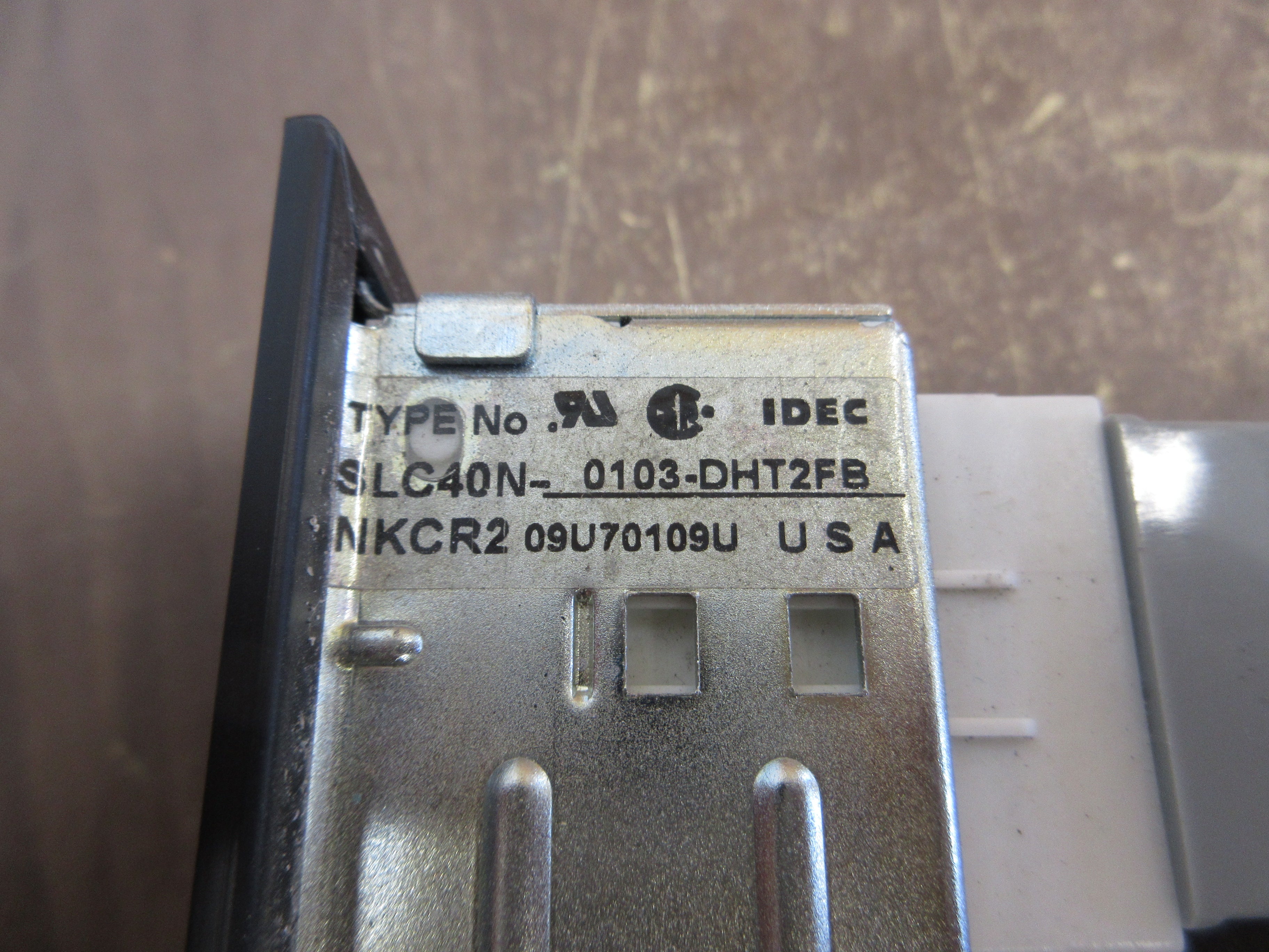 Idec Annunciator SLC40N-0103-DHT2FB Size: 3x1 Used