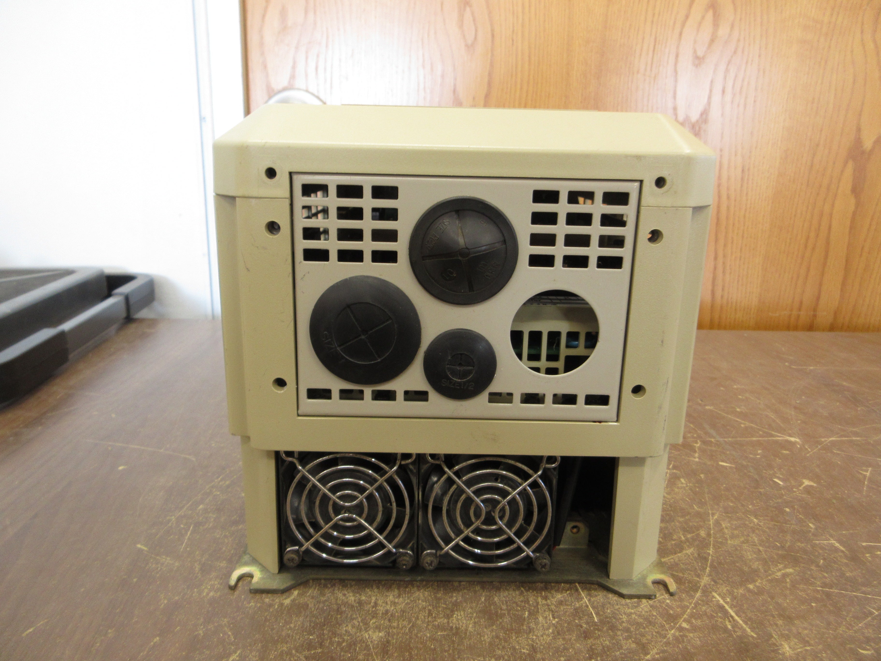 Yaskawa GPD506/P5 AC Drive CIMR-P5M47P5 15HP 3Ph w/ Keypad Used