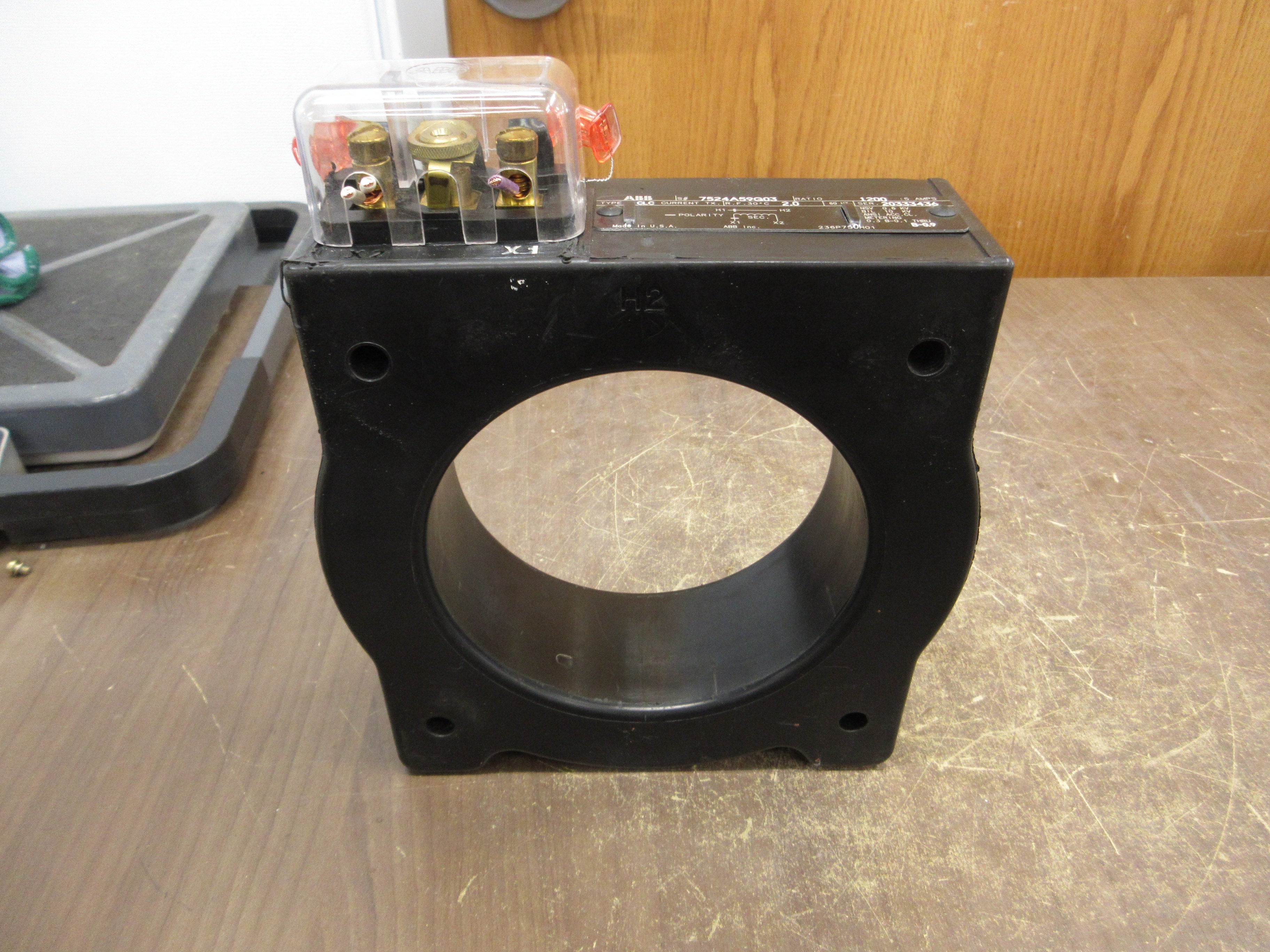ABB Type CLC Current Transformer 7524A59G03 Ratio 1200:5A 60Hz 600V 10kV BIL