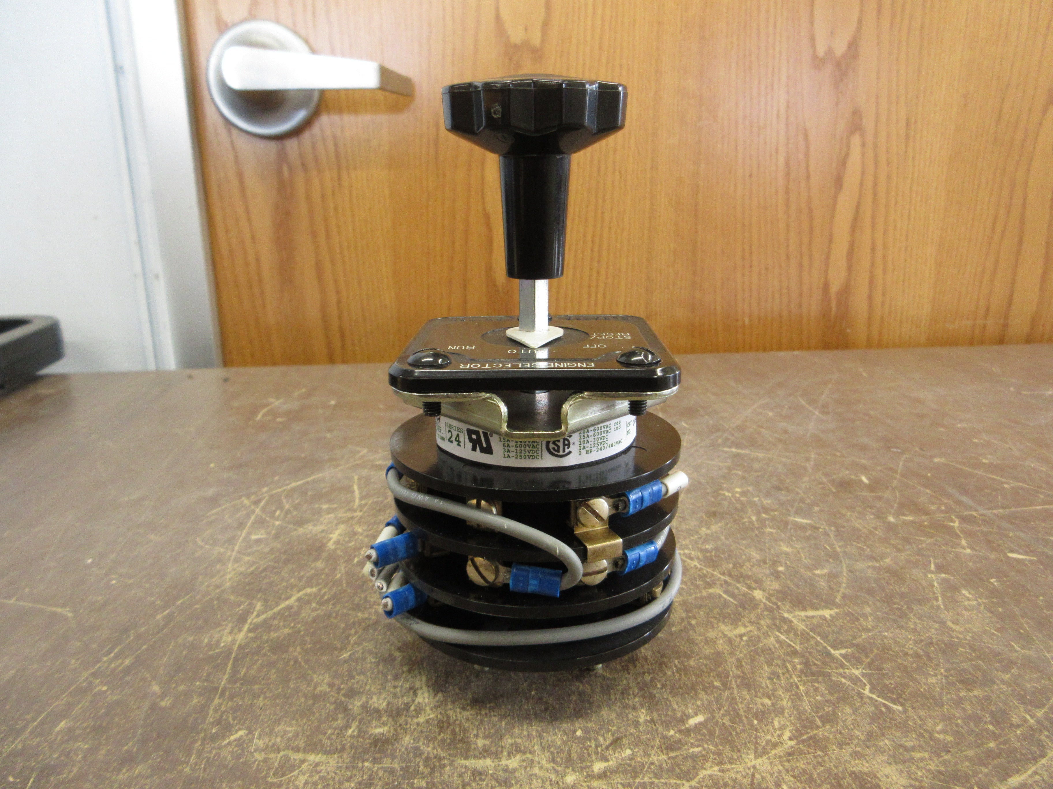 Electroswitch Series 24 Engine Selector Rotary Switch 24903LG Used