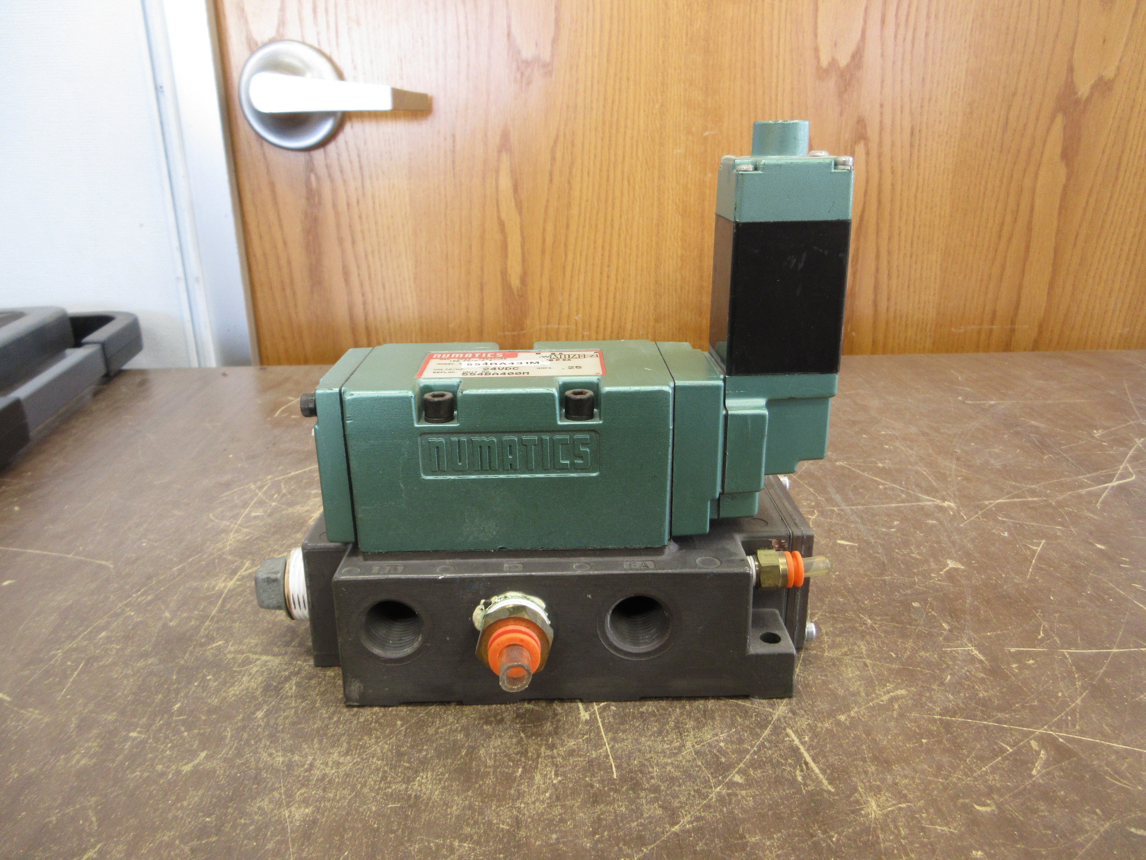 Numatics Solenoid Valve 554BA431M 24VDC 0.25A 150 PSIG Air Used
