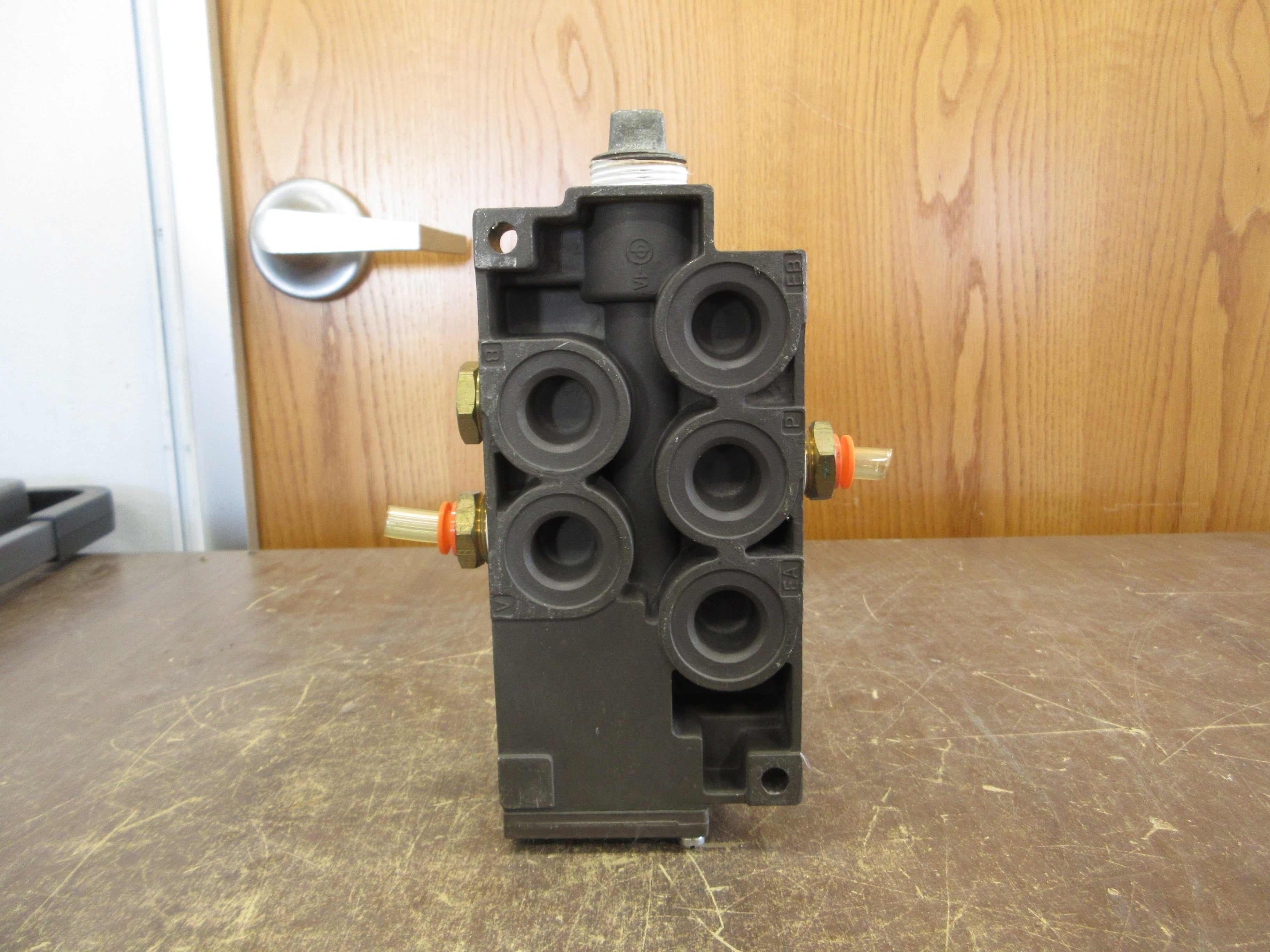 Numatics Solenoid Valve 554BA431M 24VDC 0.25A 150 PSIG Air Used