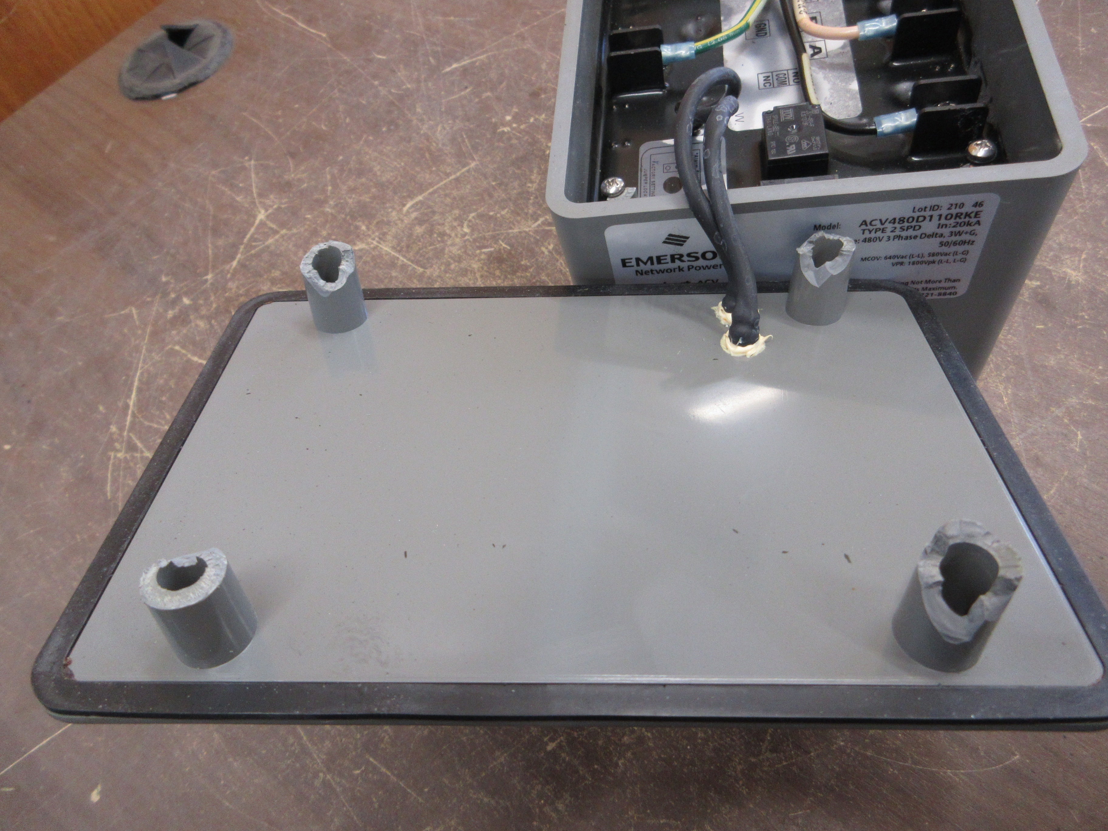 Emerson Liebert ACV Surge Suppressor ACV480D110RKE 480V 3Ph 50/60Hz Used