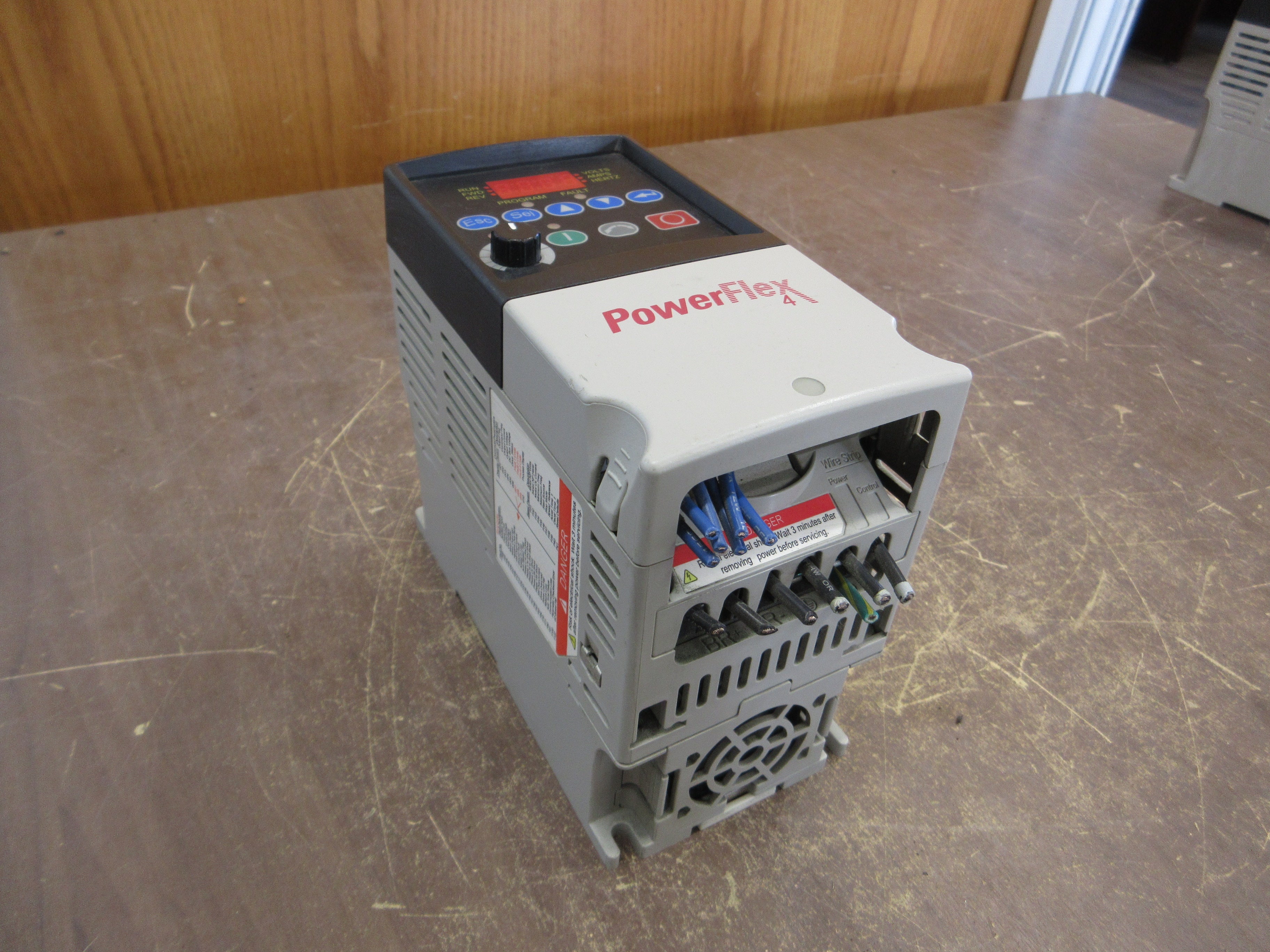 Allen-Bradley PowerFlex 4 AC Drive 22A-B4P5N104 1HP 3Ph Used