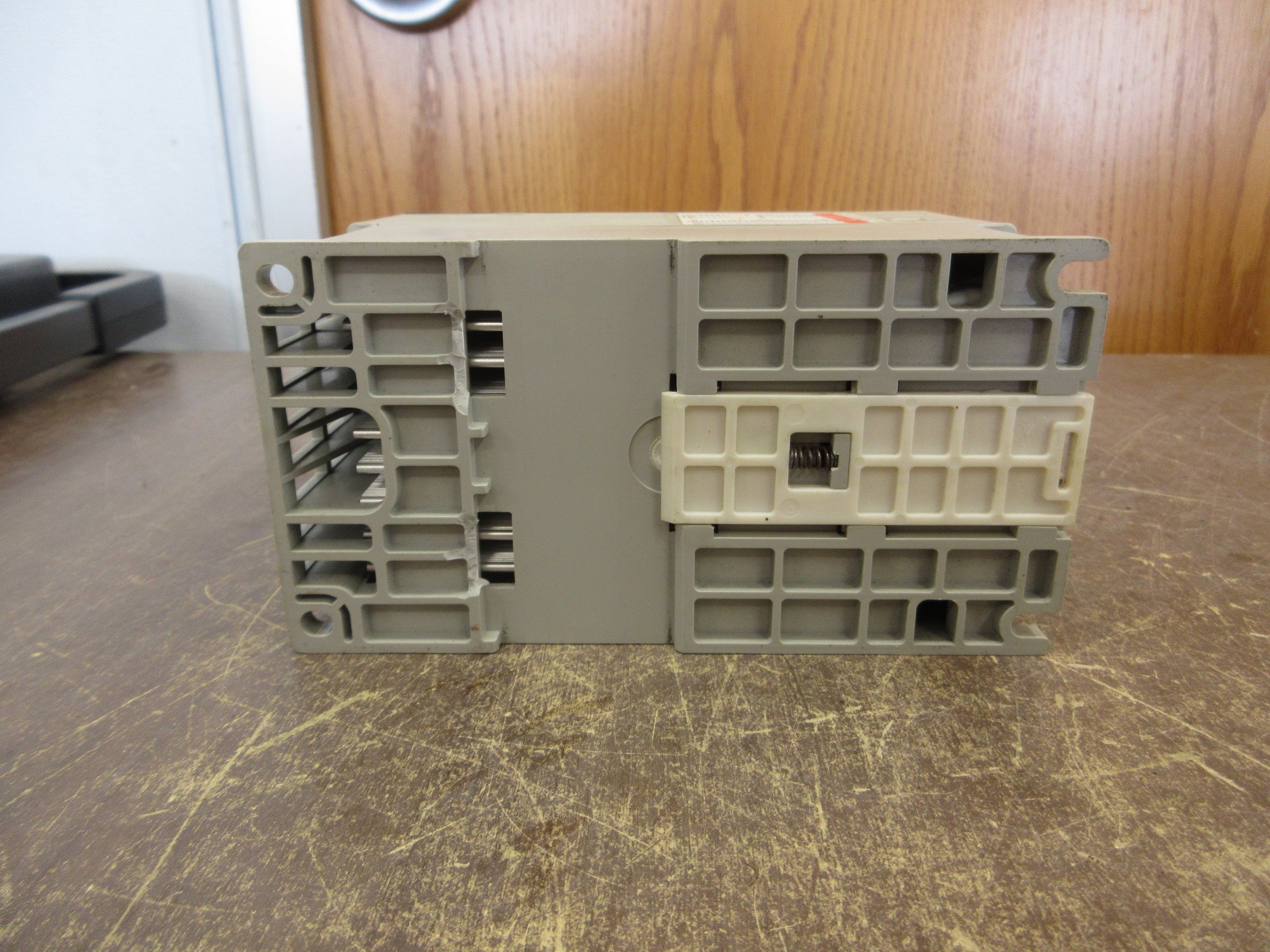 Allen-Bradley PowerFlex 4 AC Drive 22A-B4P5N104 1HP 3Ph Used