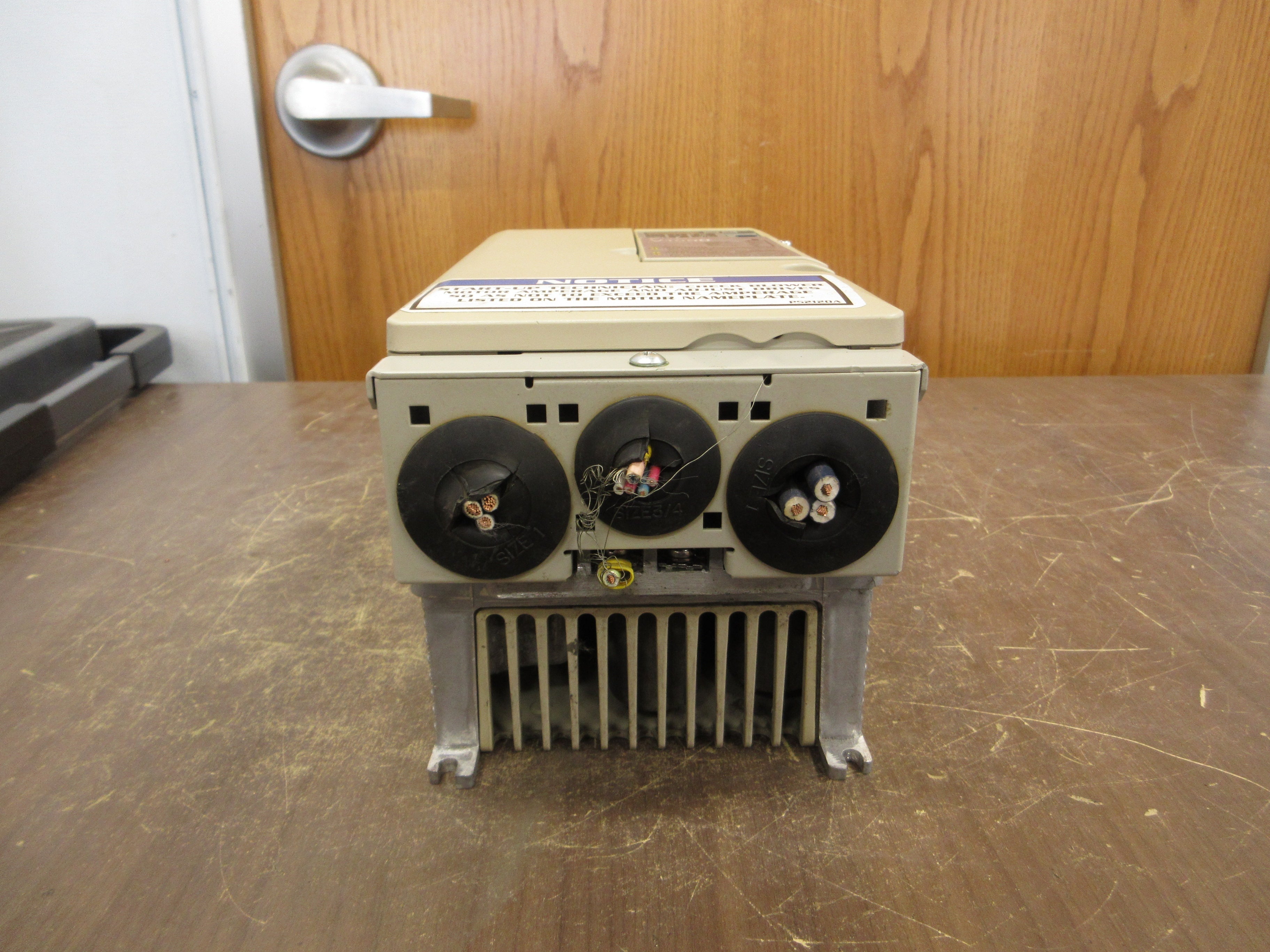 Yaskawa V1000 AC Drive CIMR-VU4A0023FAA Rev. A 10HP 3Ph Used