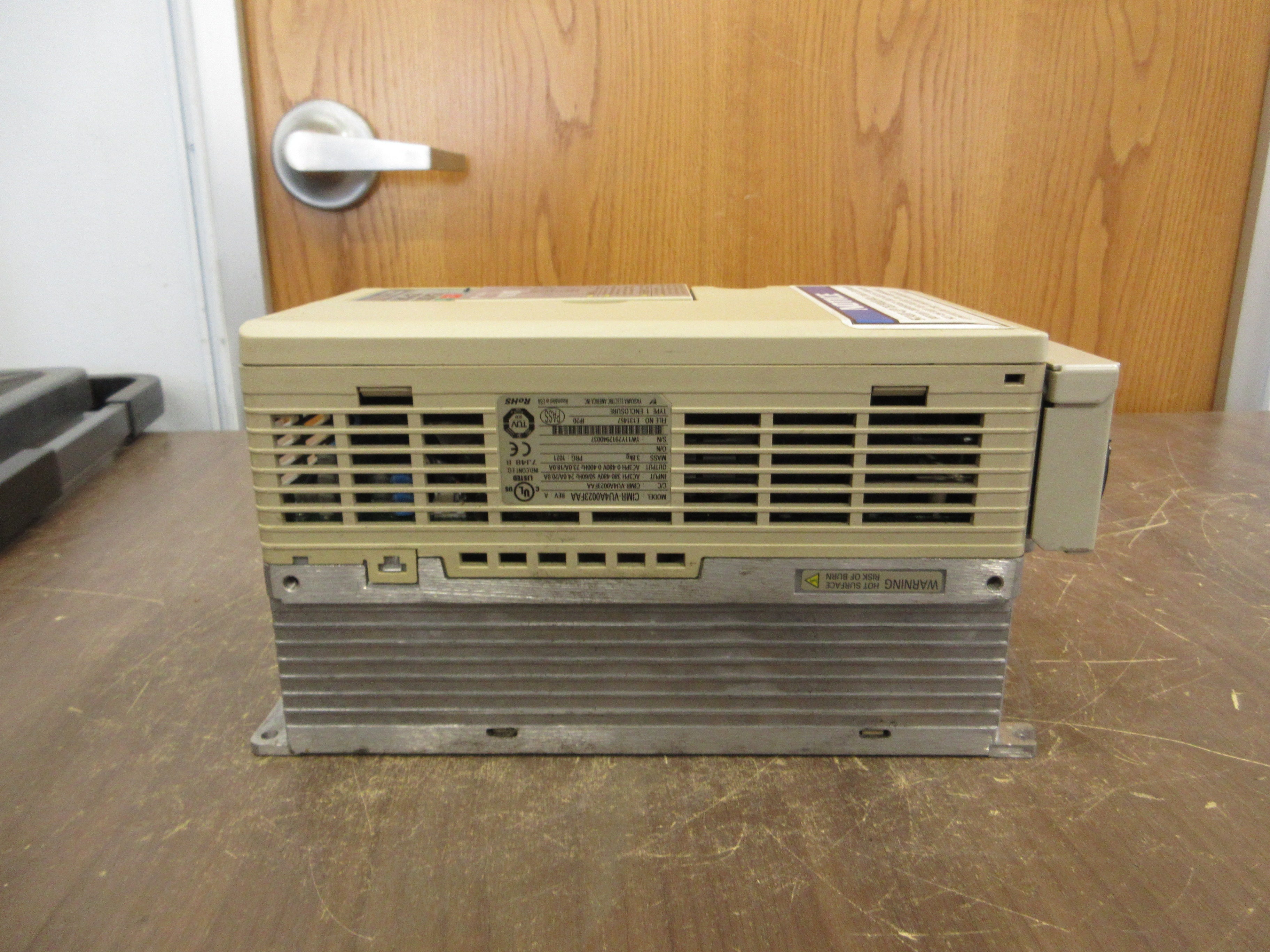 Yaskawa V1000 AC Drive CIMR-VU4A0023FAA Rev. A 10HP 3Ph Used