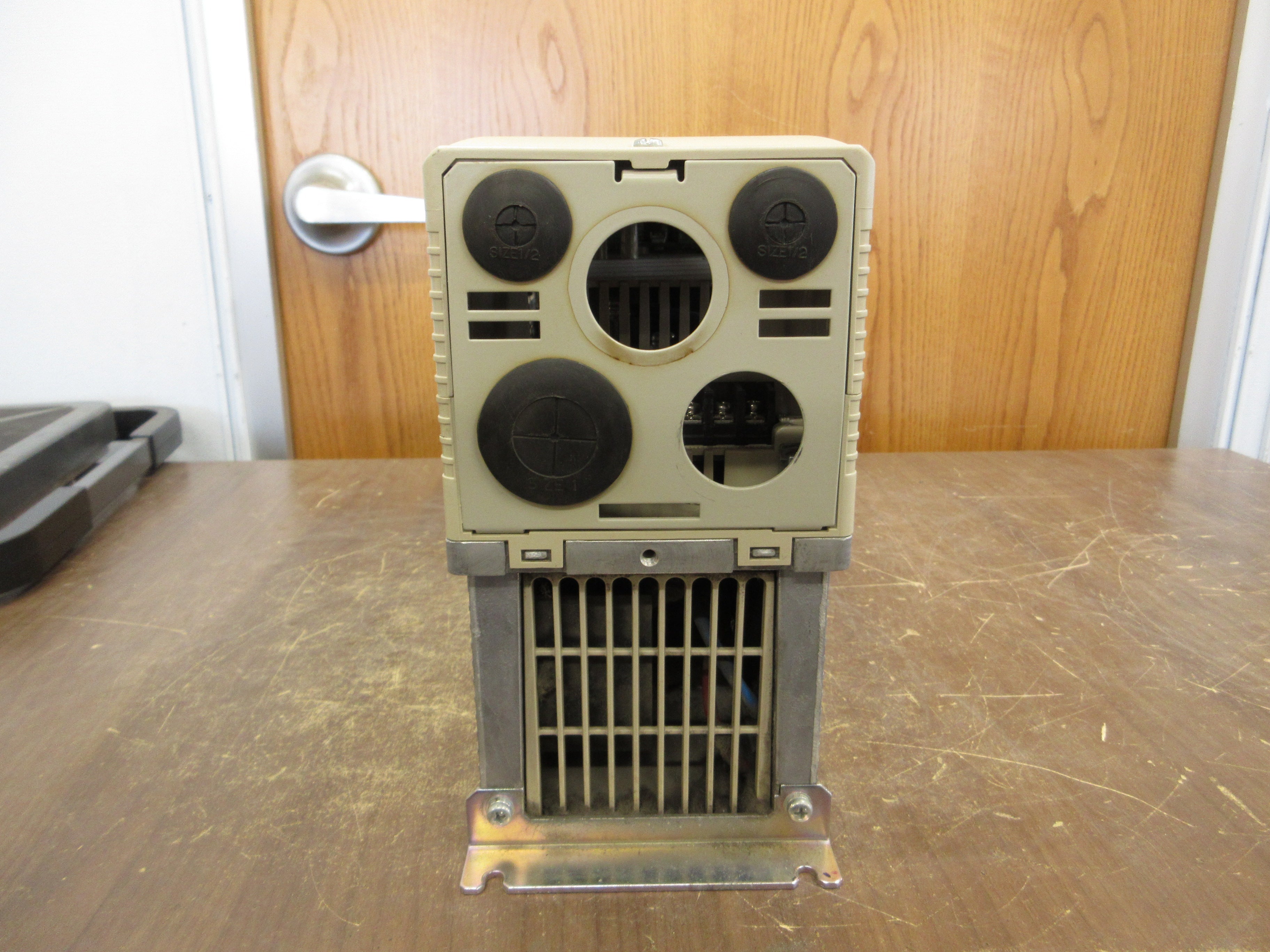 Yaskawa Z1000 AC Drive CIMR-ZU2A0024FAA 7.5HP 3Ph *No Keypad* Used