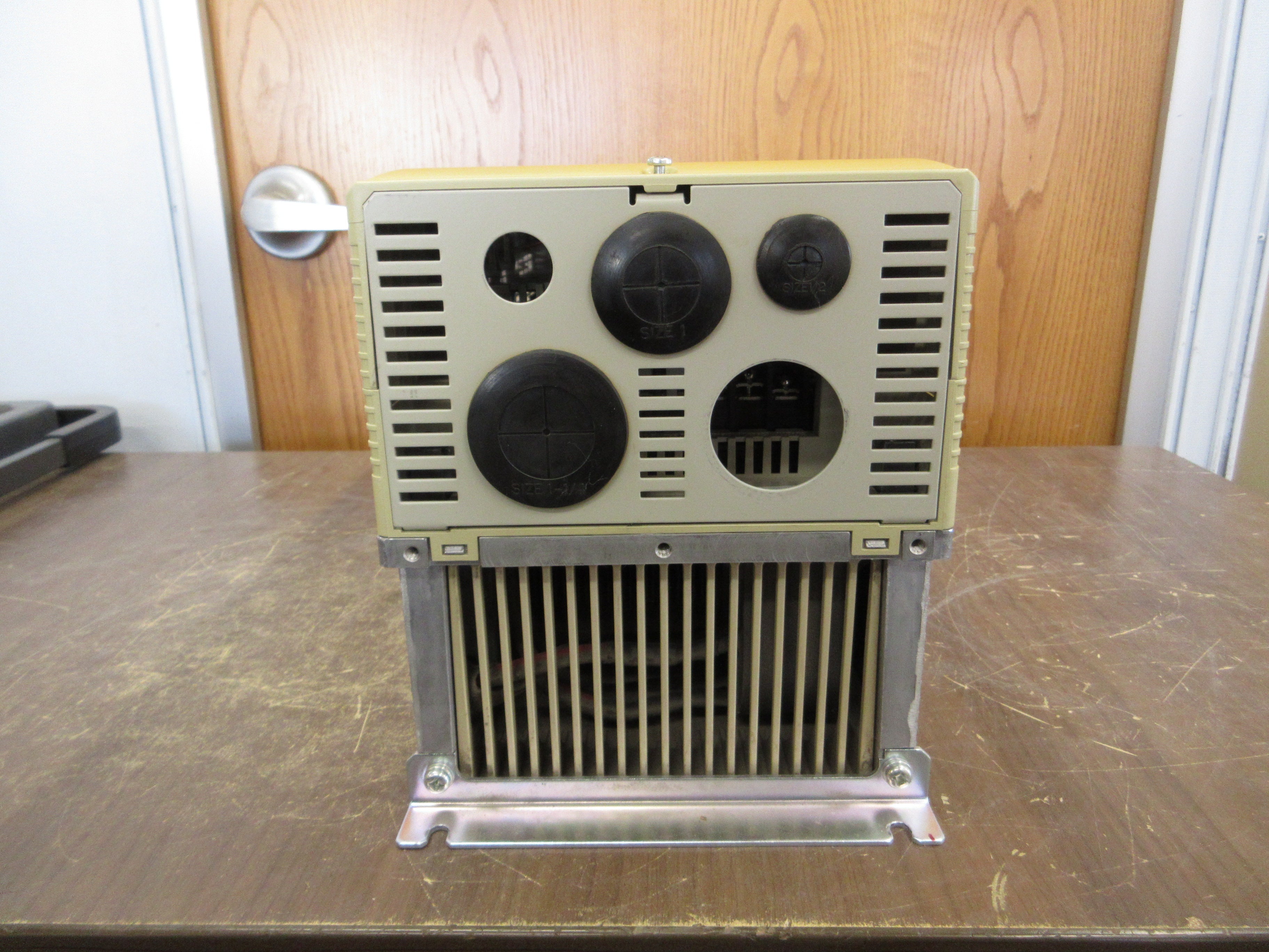 Yaskawa Z1000 AC Drive CIMR-ZU2A0046FAA Rev. A 15HP 3Ph w/ Keypad Used