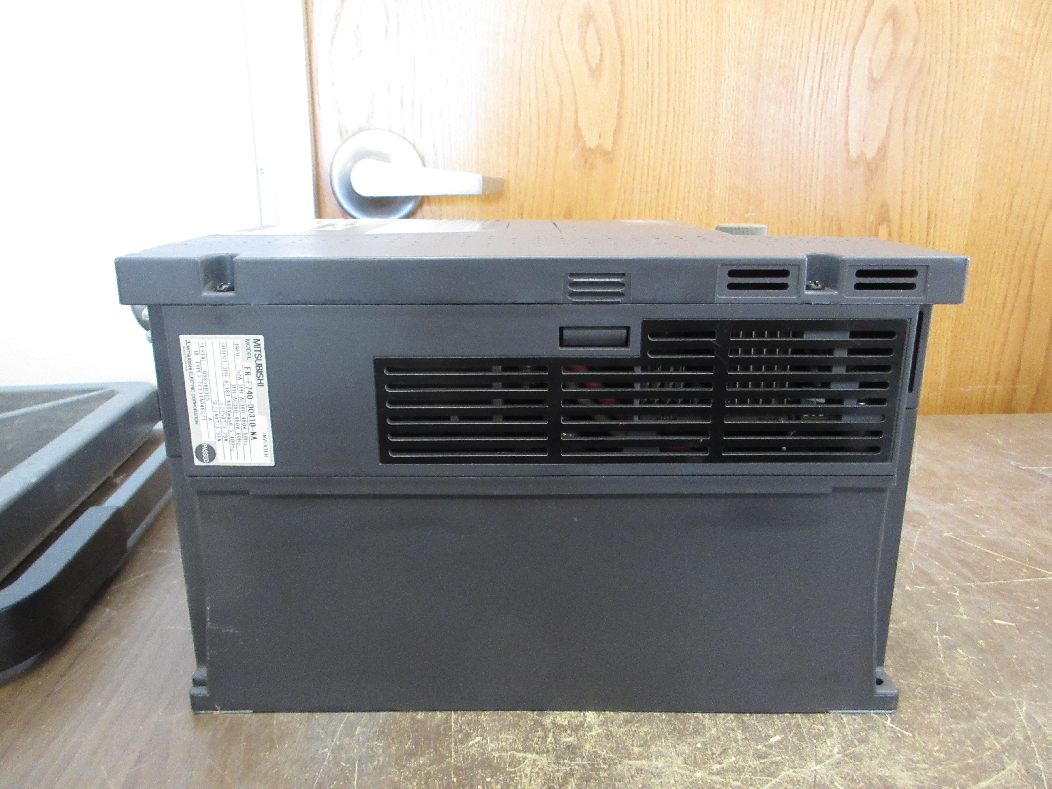 Mitsubishi F700 AC Drive FR-F740-00310-NA 20HP 3Ph w/ Keypad Used