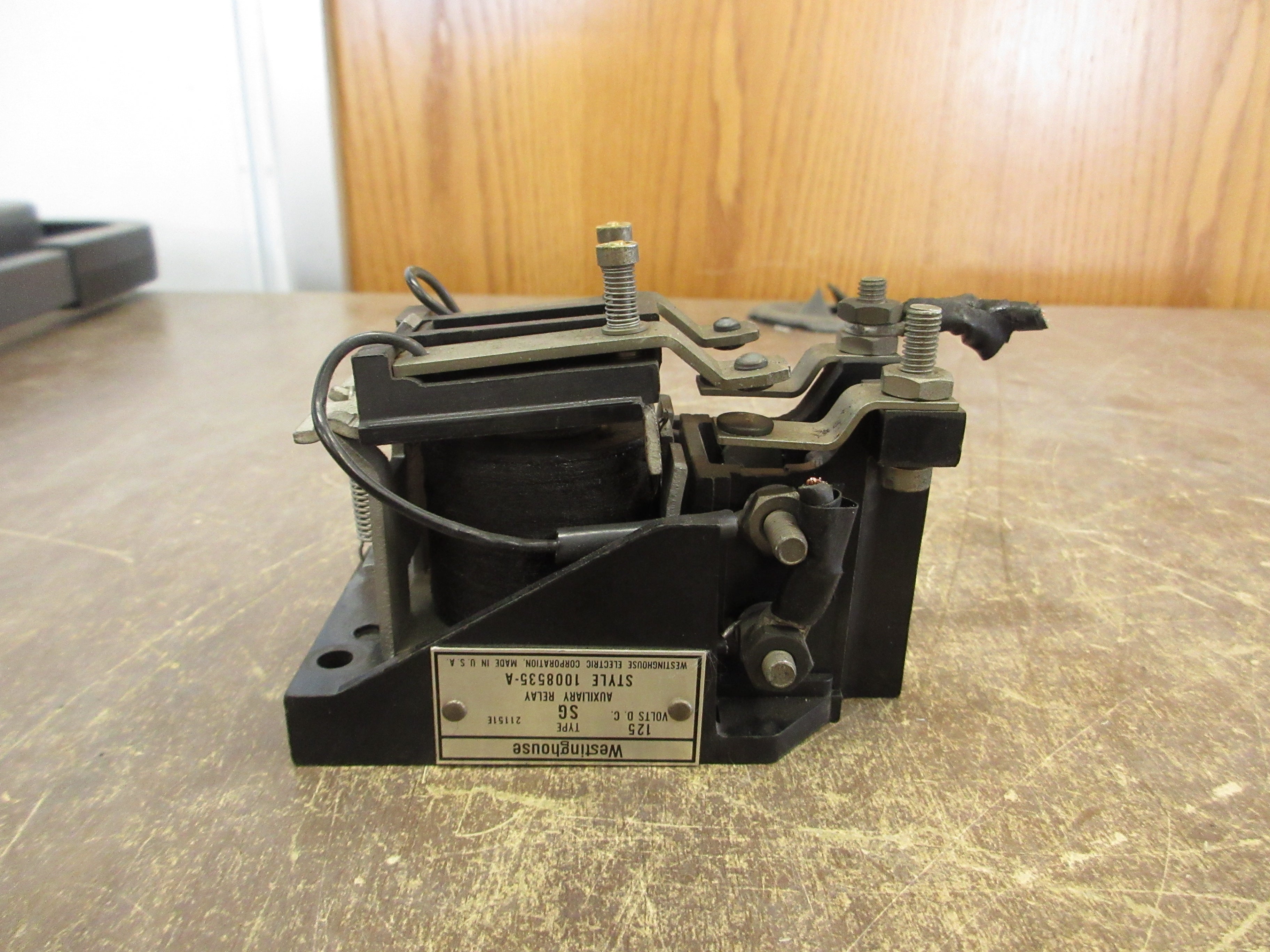 Westinghouse Type SG Auxiliary Relay 1008535-A 125VDC Used