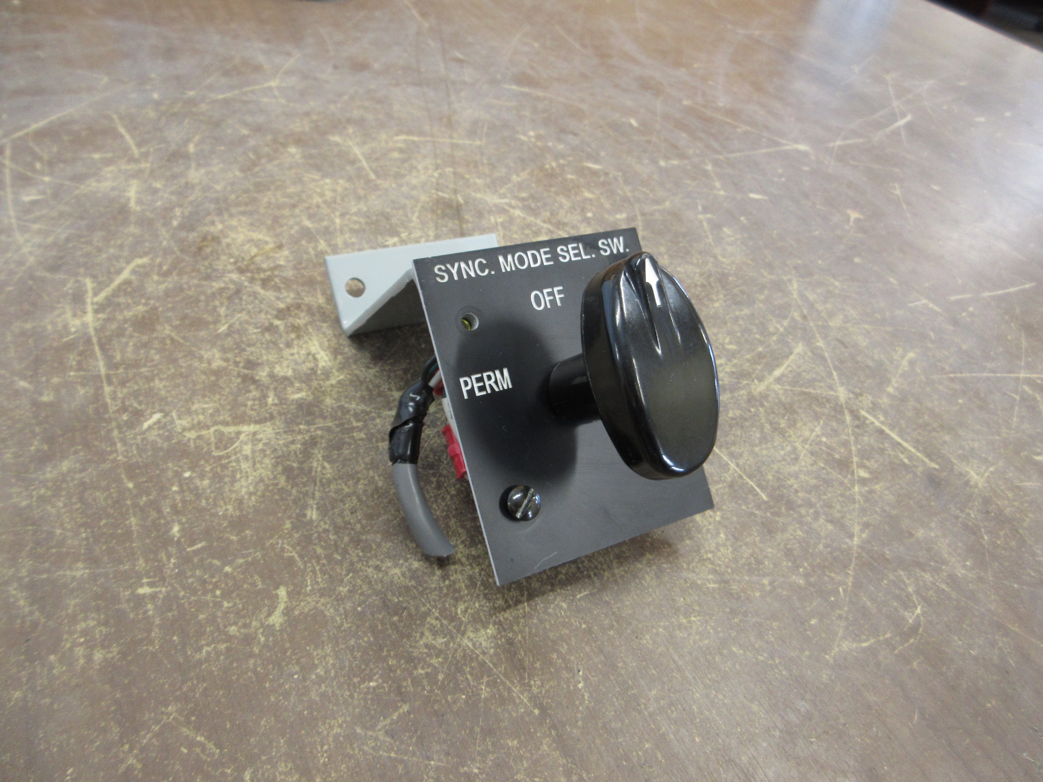 Electroswitch Sync. Mode Selector Rotary Switch 31301B *Missing (2) Screws* Used