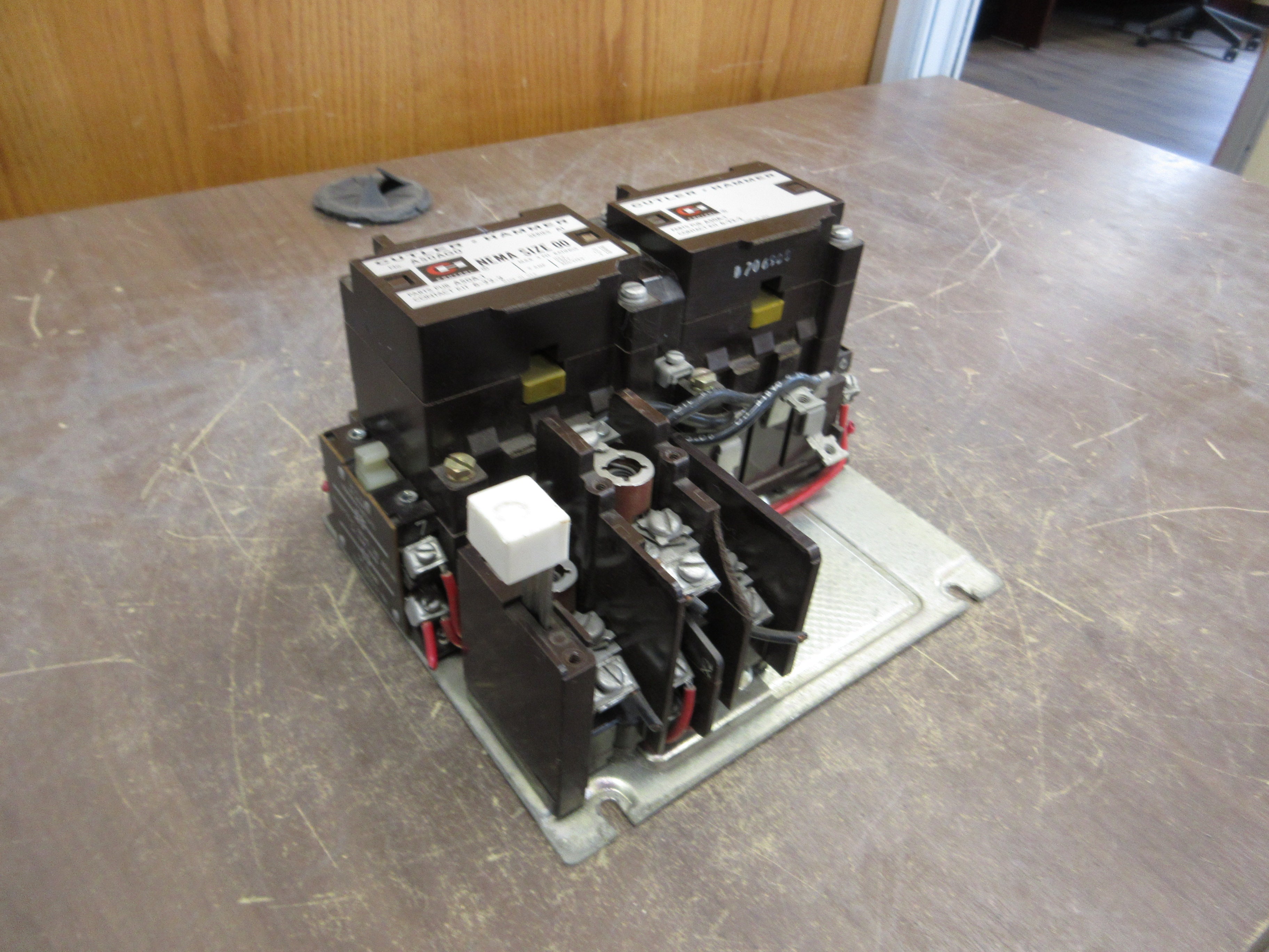 Cutler-Hammer Reversing Starter A50AG0 Ser. A1 Size 00 480V Coil Used