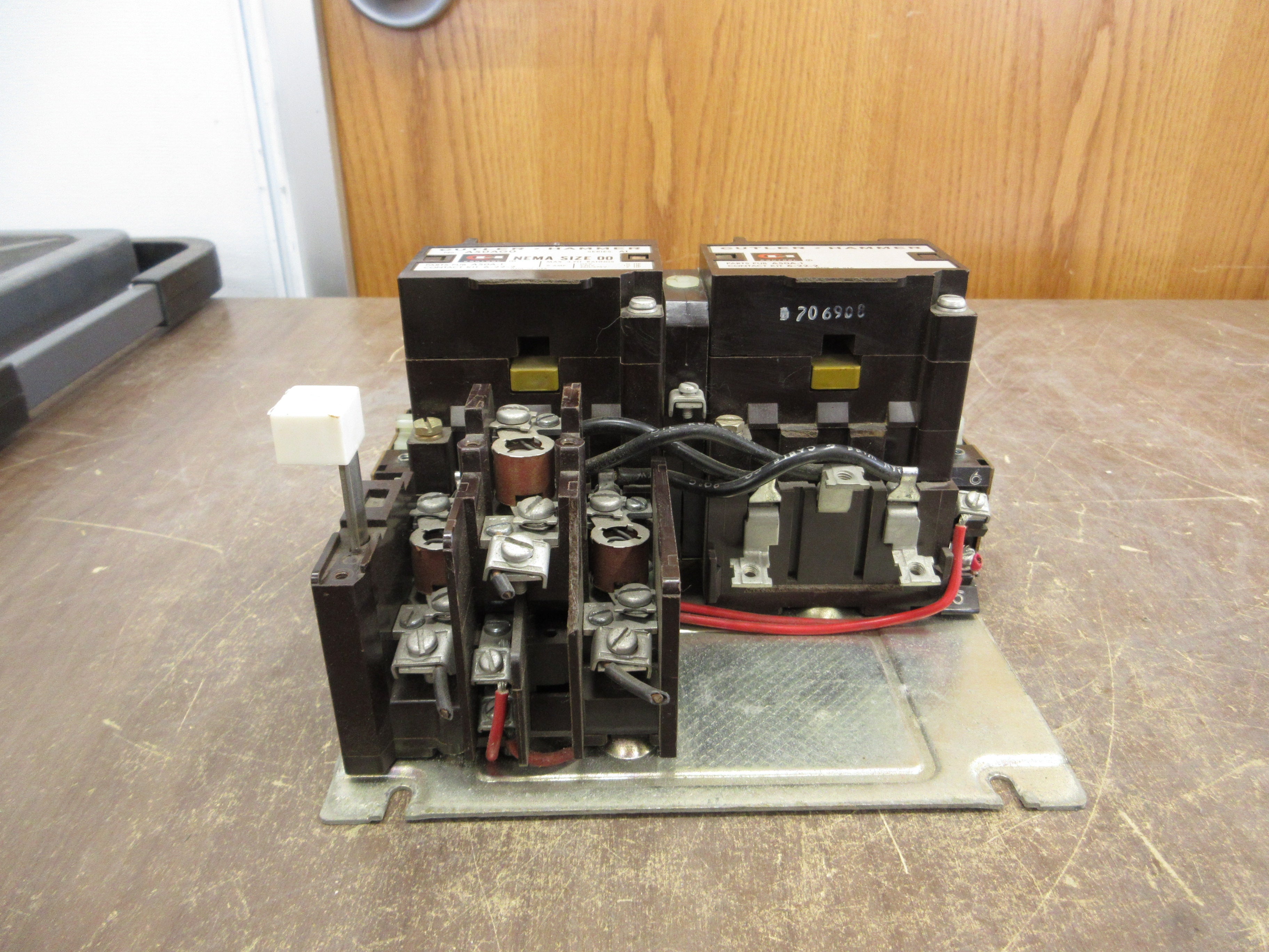 Cutler-Hammer Reversing Starter A50AG0 Ser. A1 Size 00 480V Coil Used