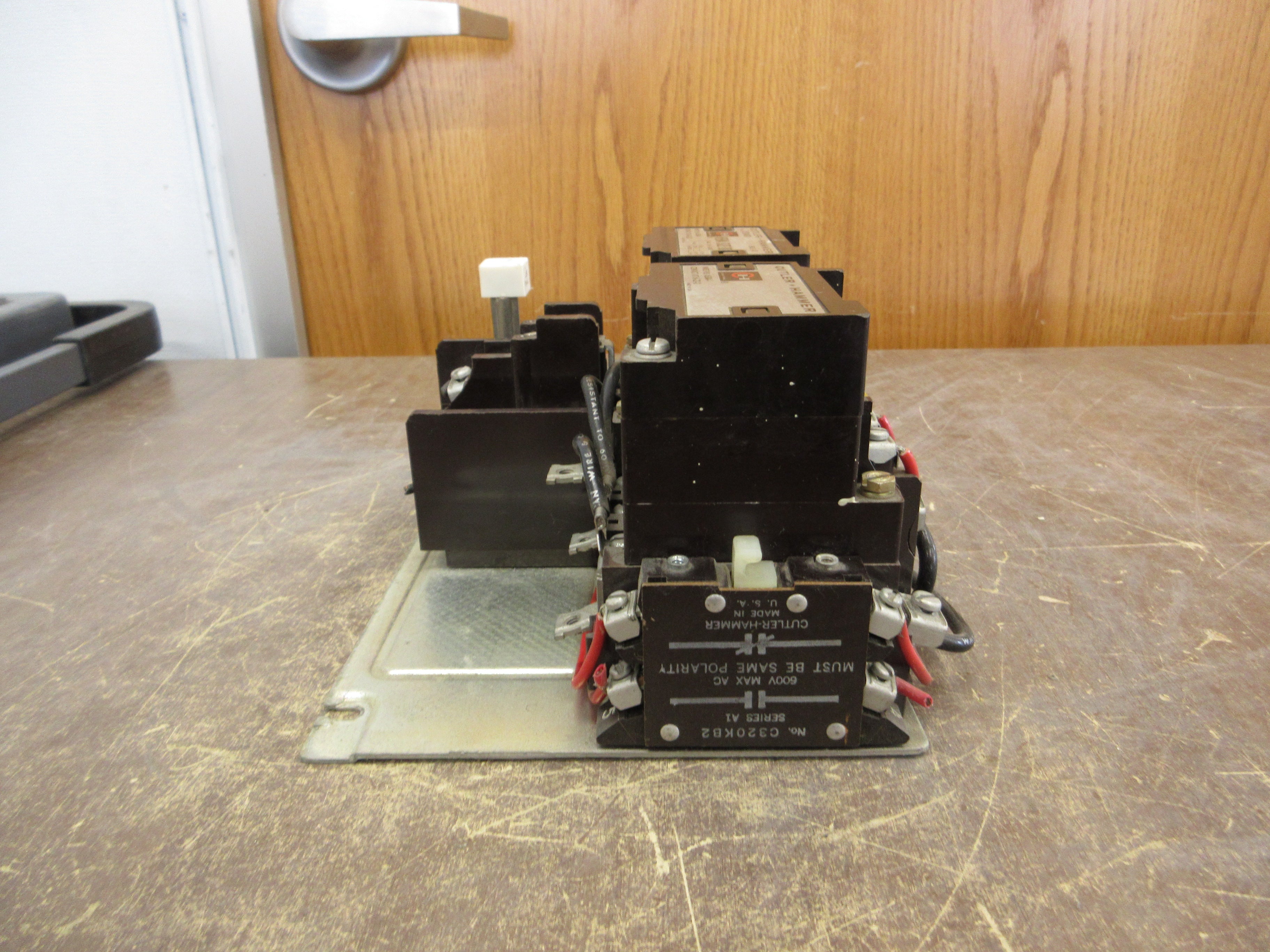Cutler-Hammer Reversing Starter A50AG0 Ser. A1 Size 00 480V Coil Used