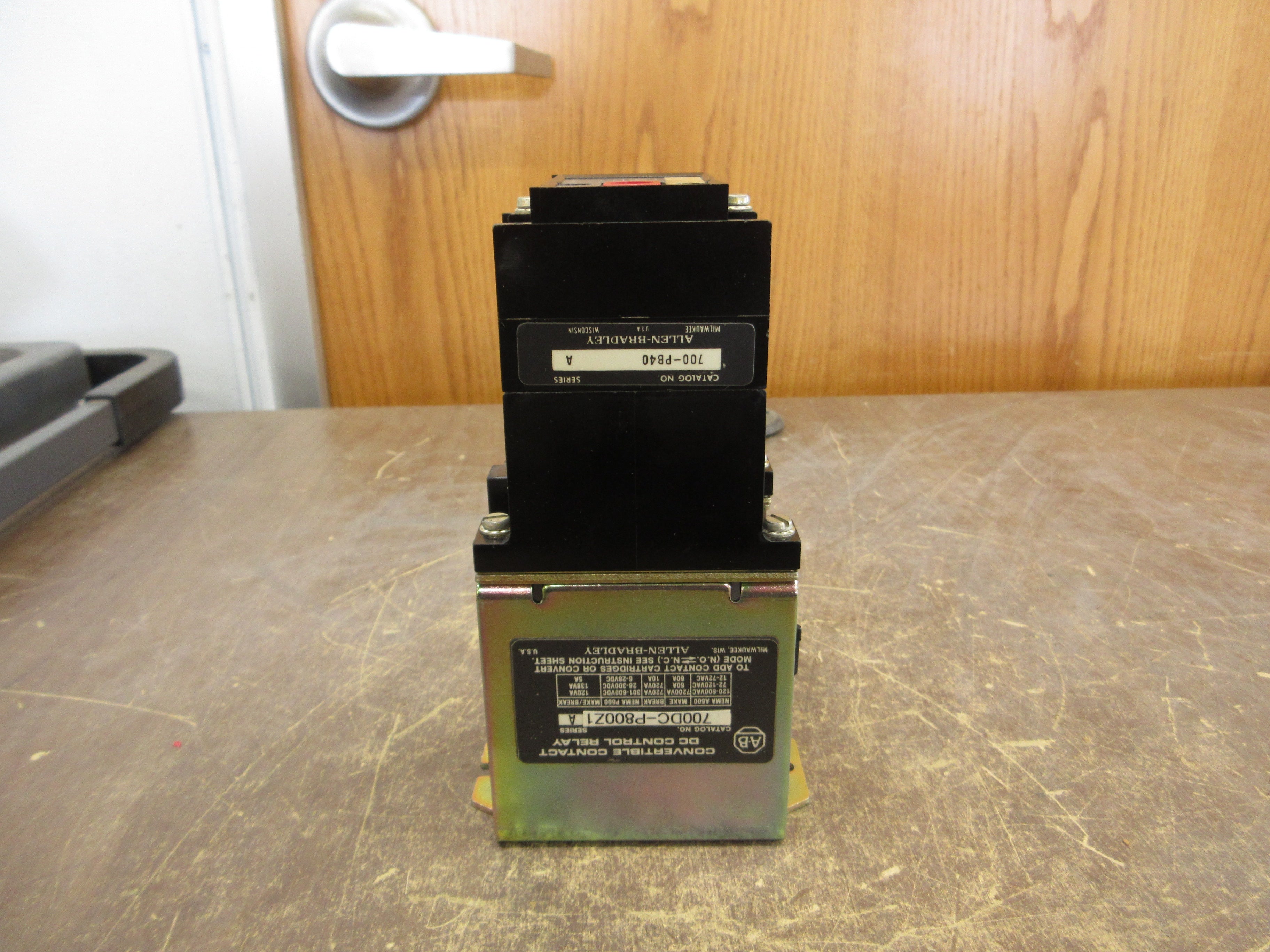 Allen-Bradley Type P Control Relay 700DC-P800Z1 Ser. A 115-125VDC Coil