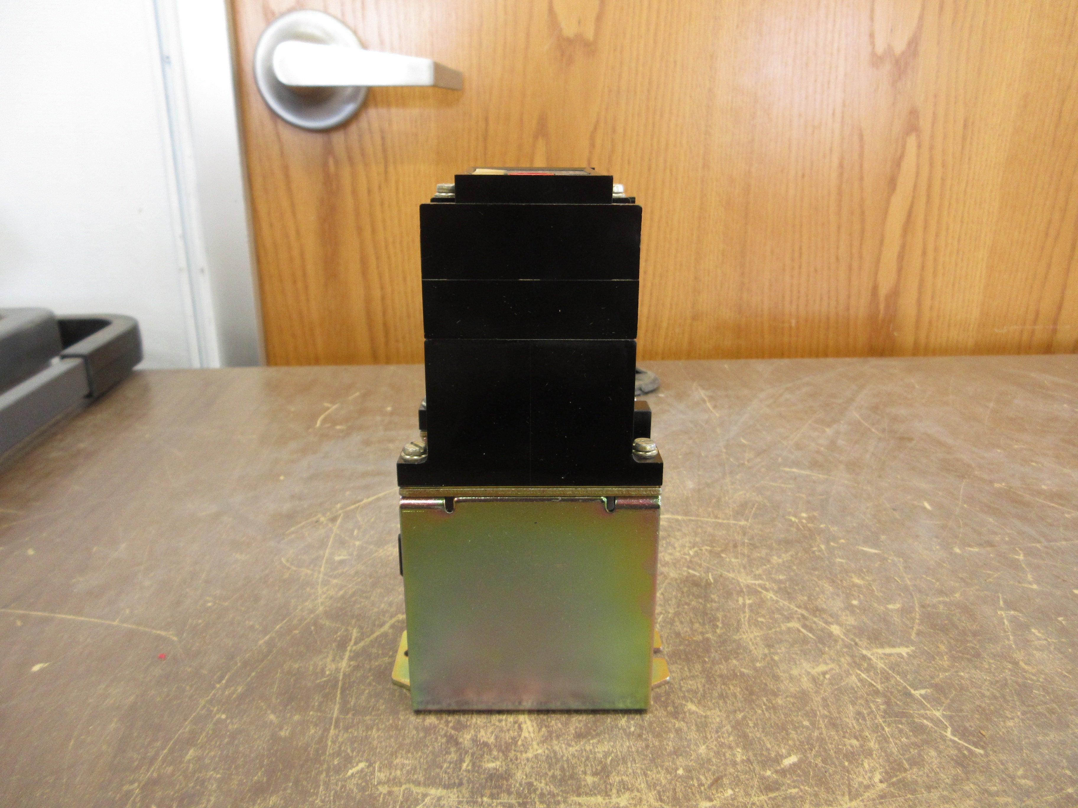 Allen-Bradley Type P Control Relay 700DC-P800Z1 Ser. A 115-125VDC Coil